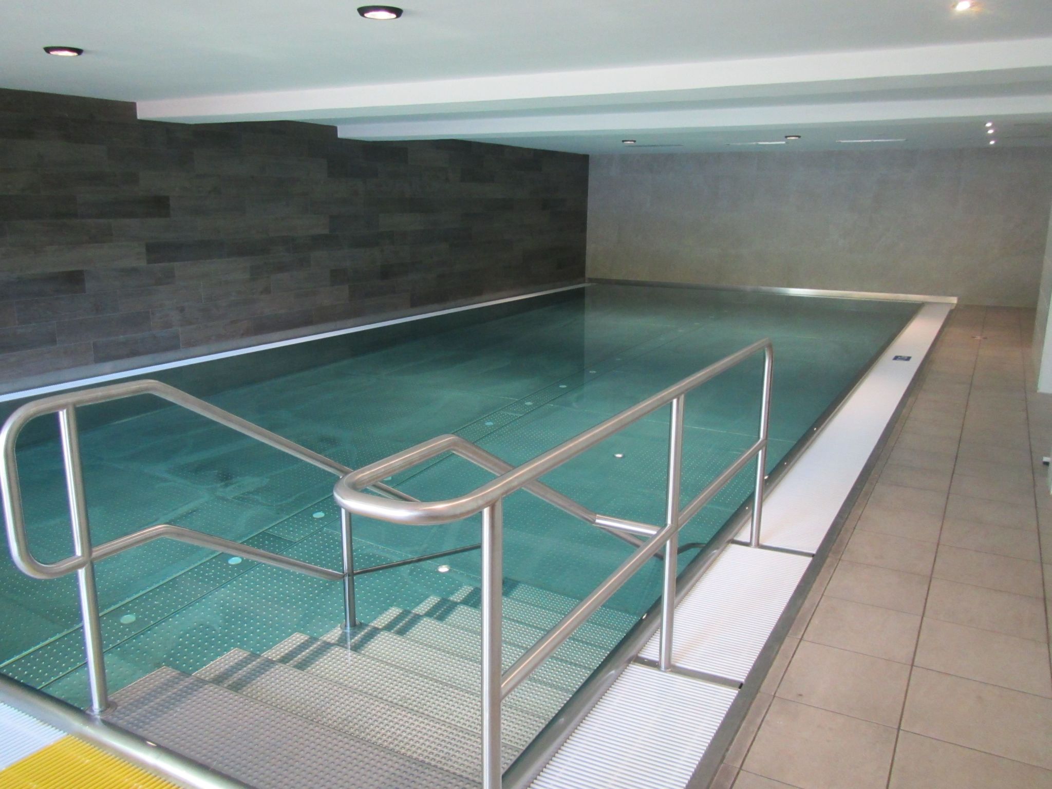 Mit Hallenbad-Drinnen