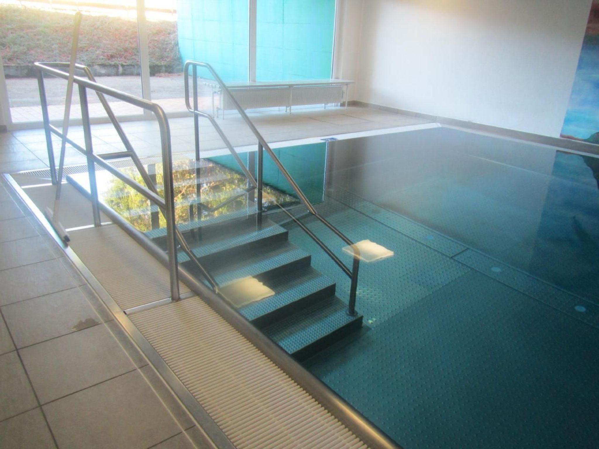 Mit Hallenbad-Drinnen