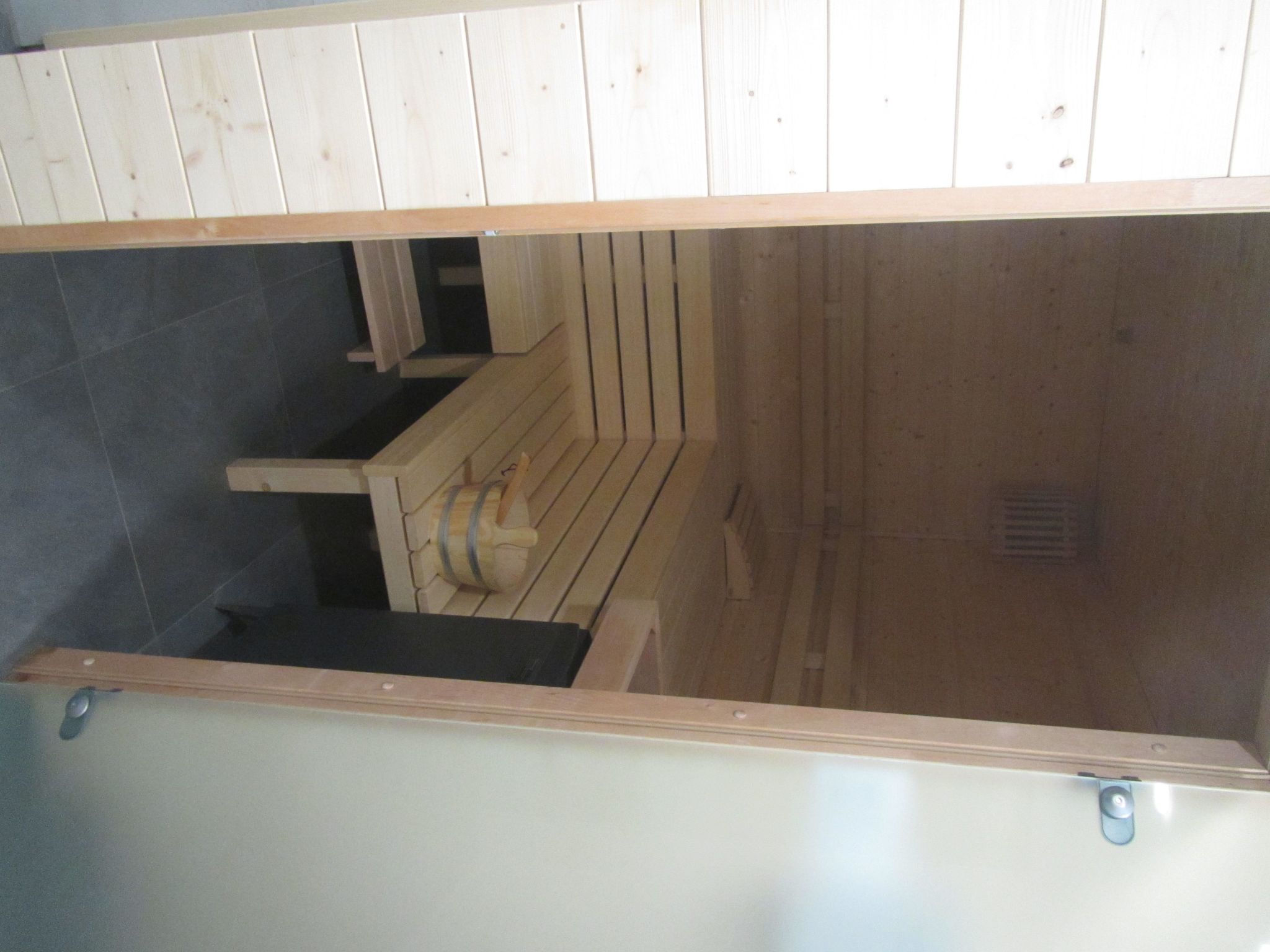 Mit Hallenbad-Drinnen