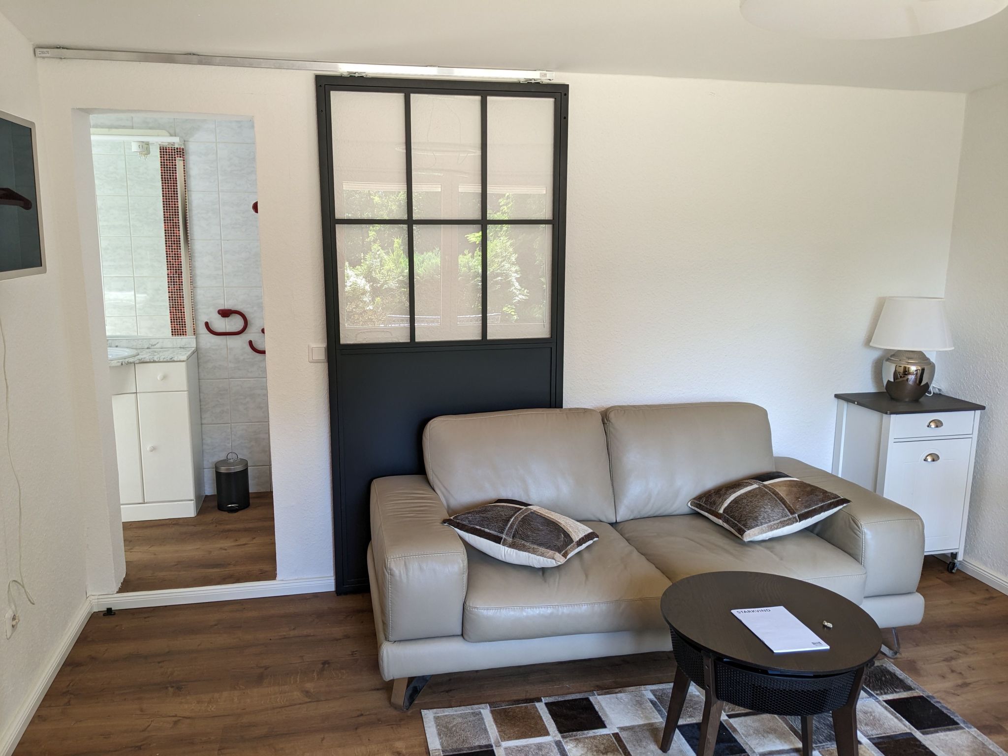 In Süd-Waldhanglage mit tollem Seeblick-Drinnen