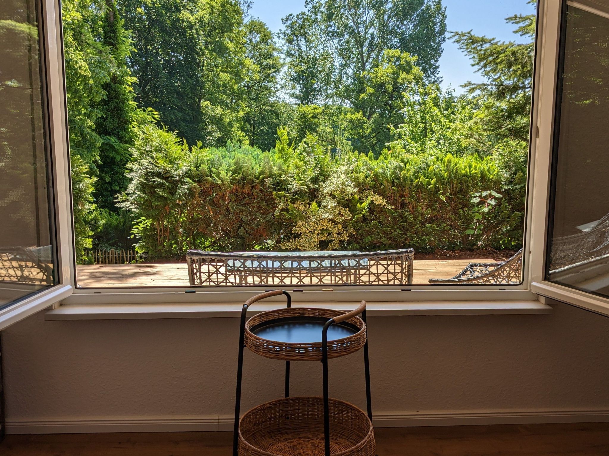 In Süd-Waldhanglage mit tollem Seeblick-Drinnen
