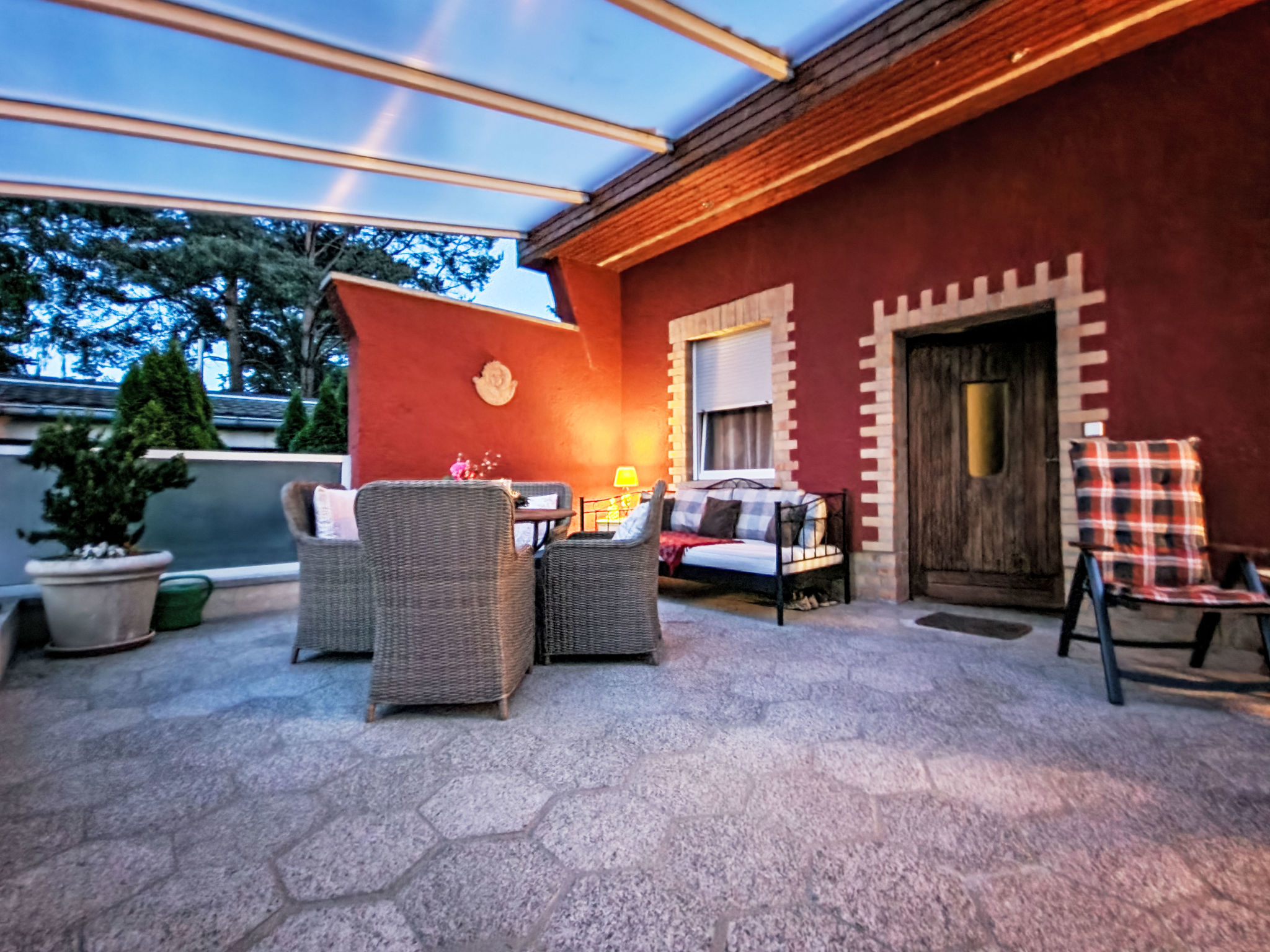 Mit Garten, Grill und Terrasse - Buiten