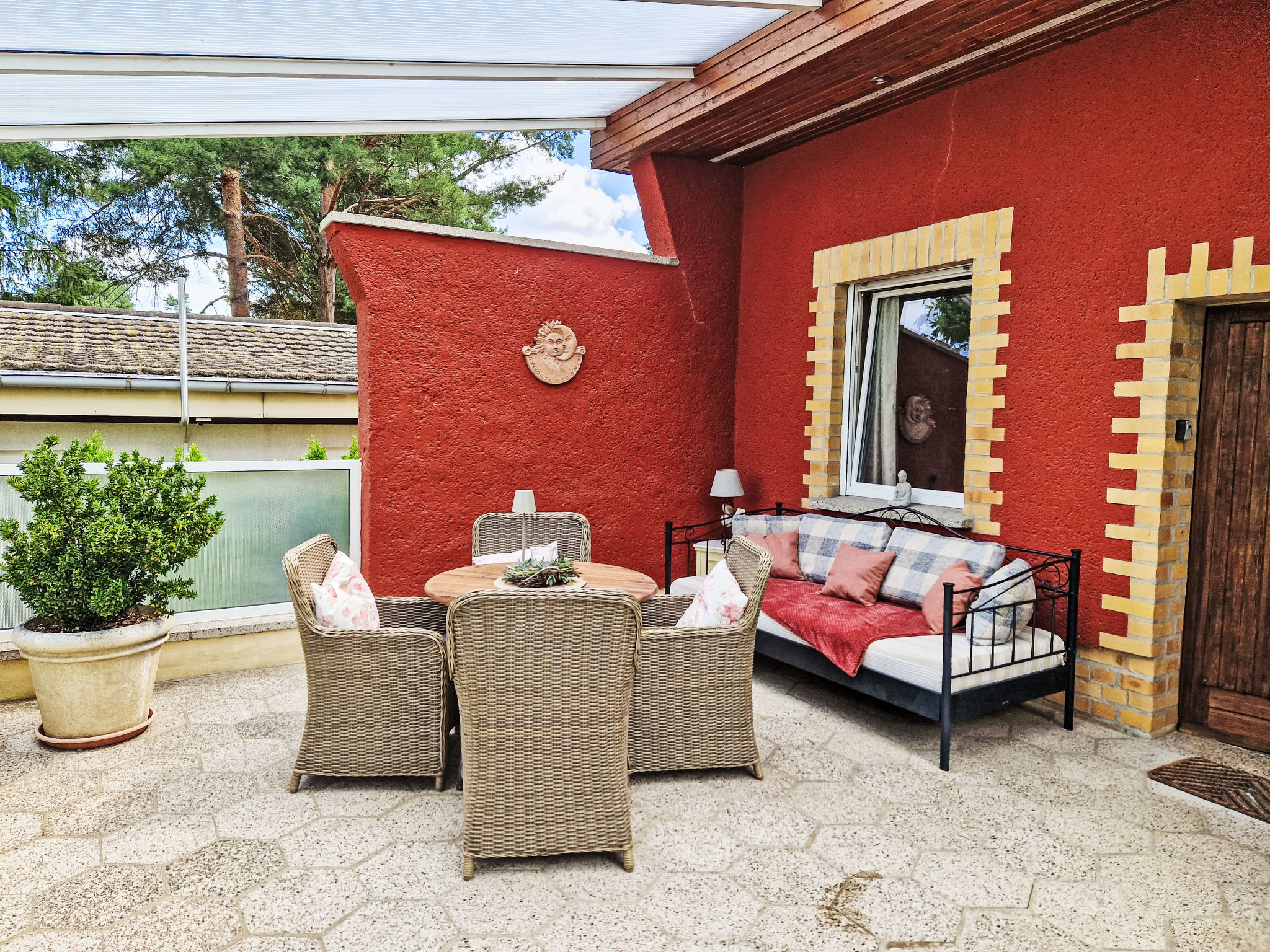 Mit Garten, Grill und Terrasse