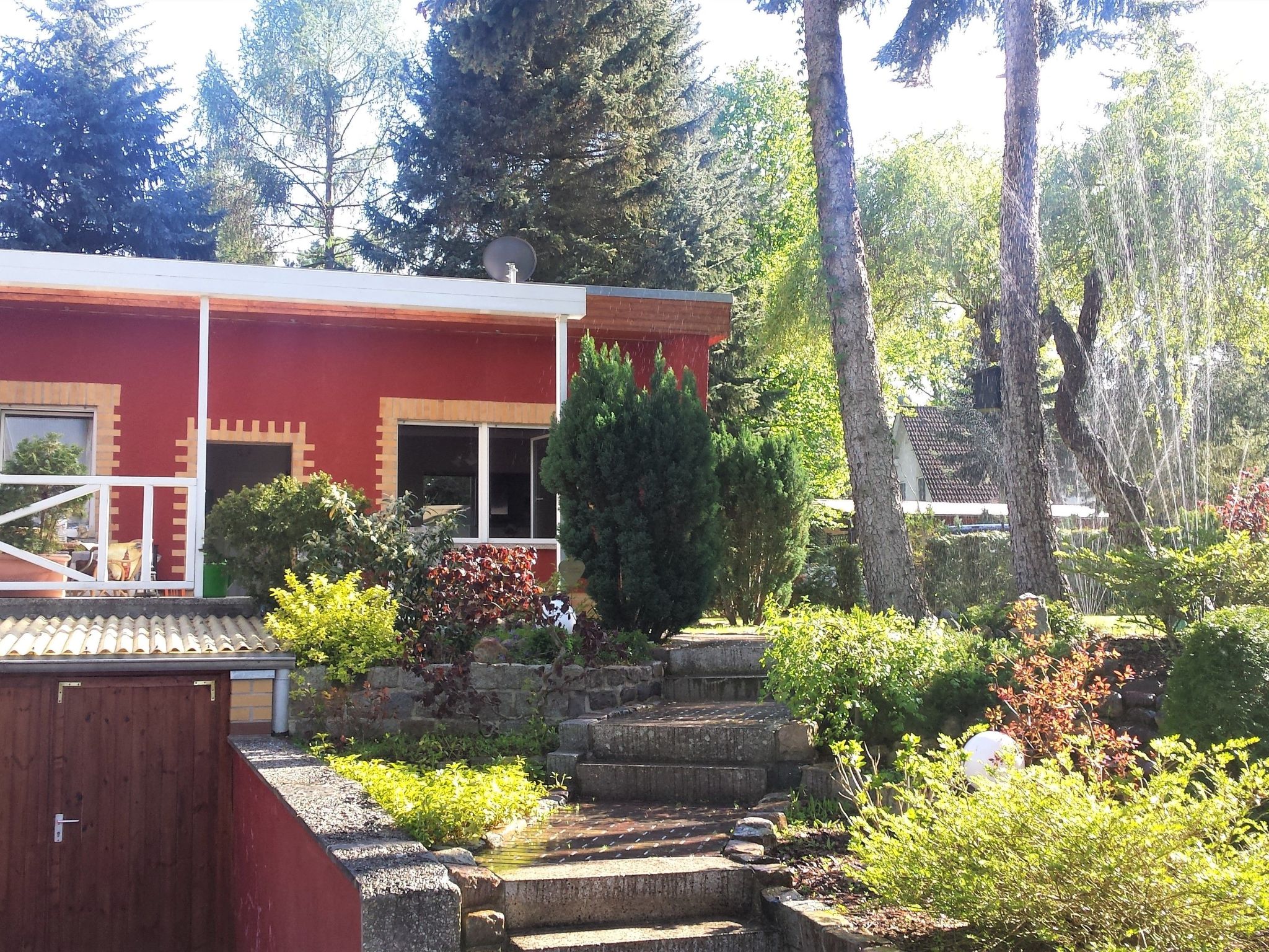 mit Garten, Grill und Terrasse