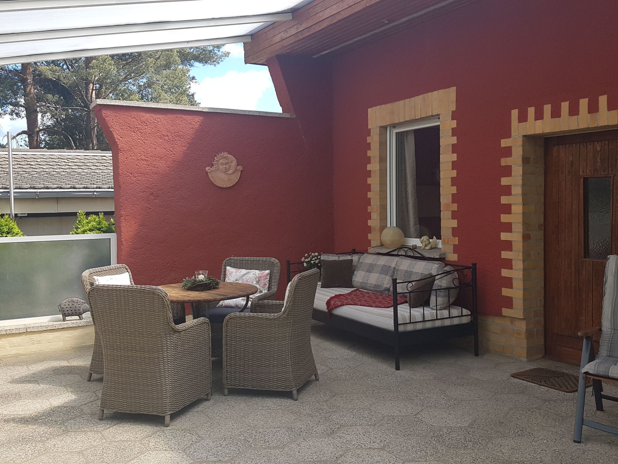 Mit Garten, Grill und Terrasse-Inside