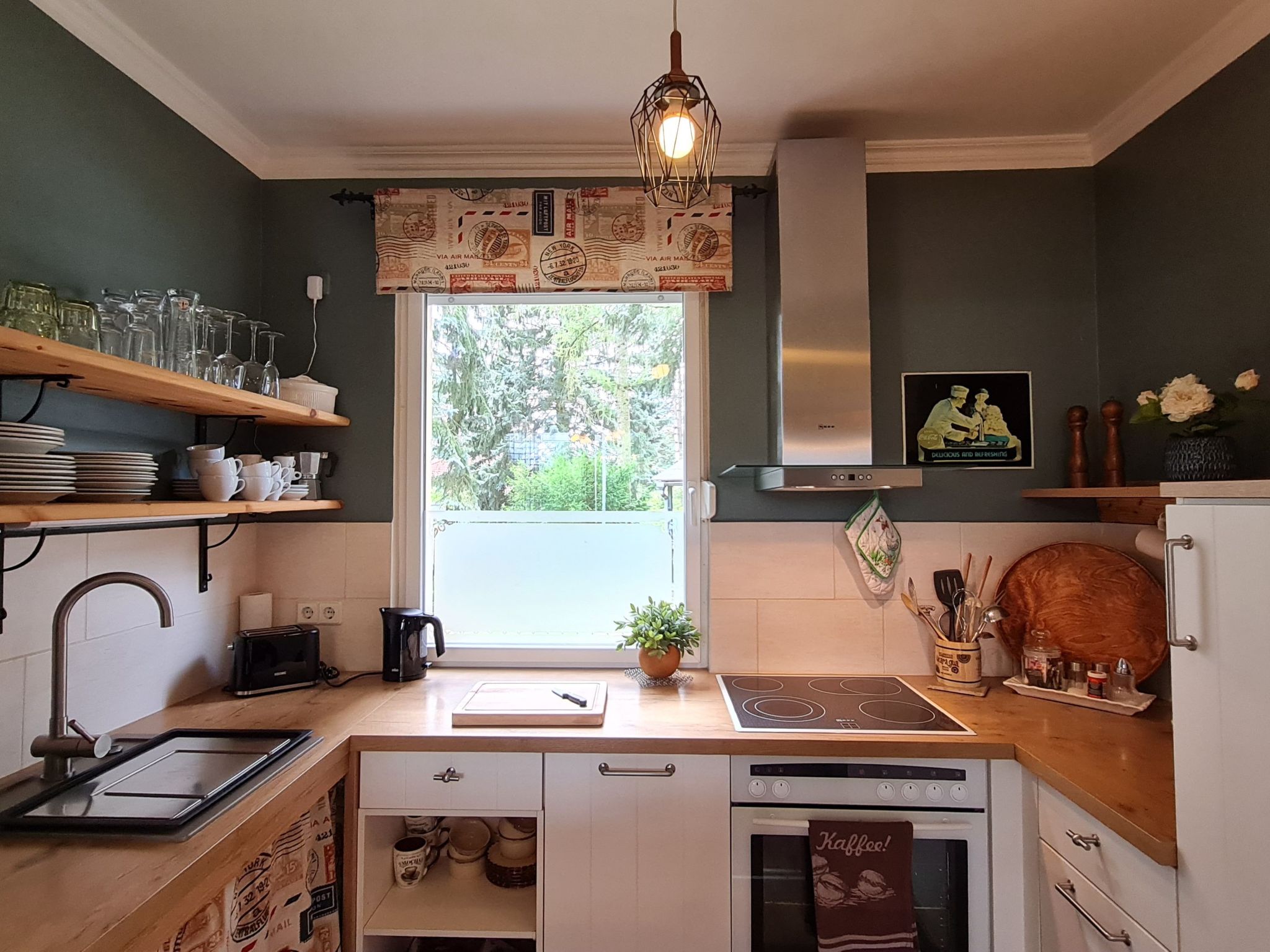 Mit Garten, Grill und Terrasse-Inside