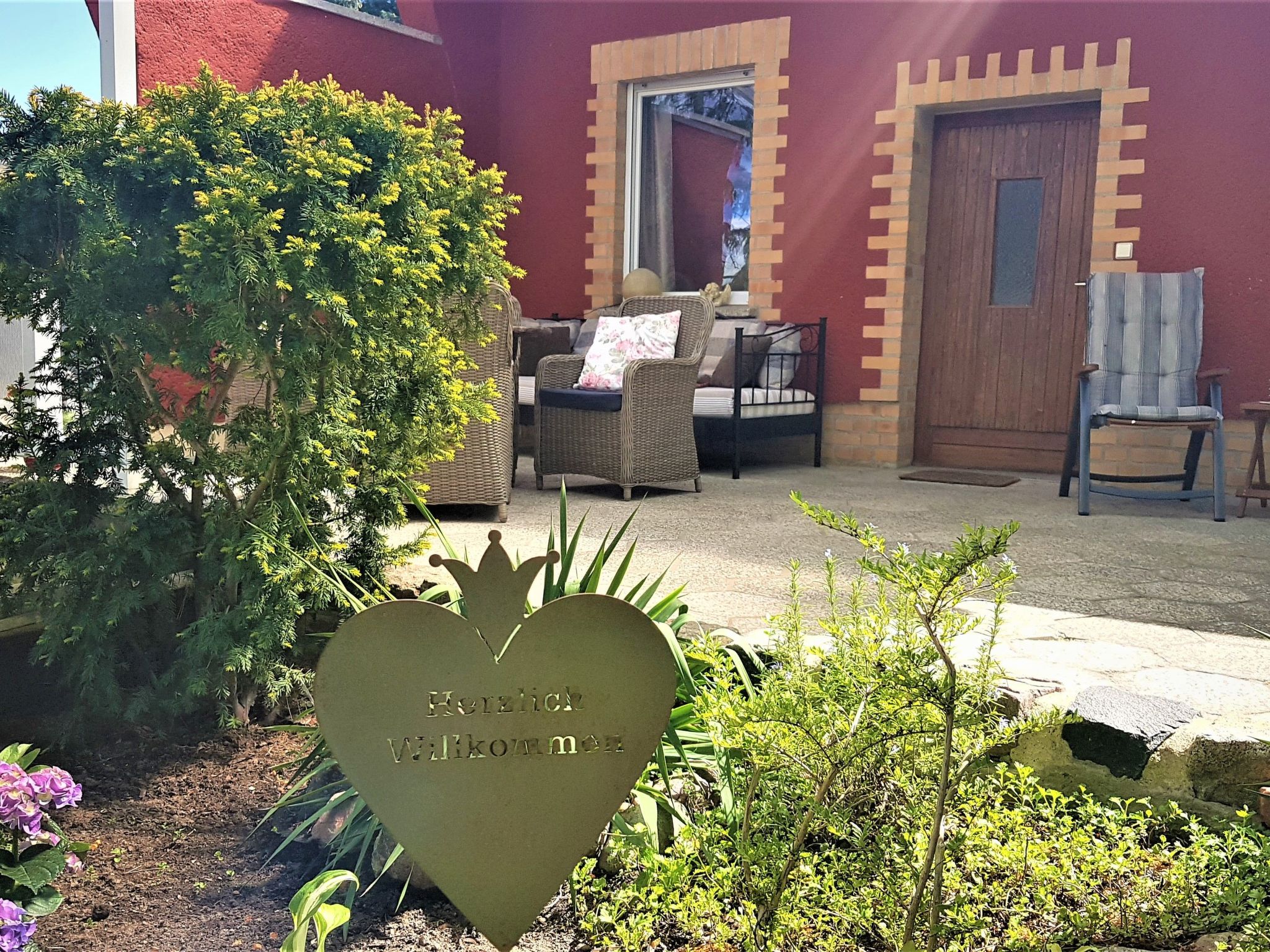 Mit Garten, Grill und Terrasse-Inside