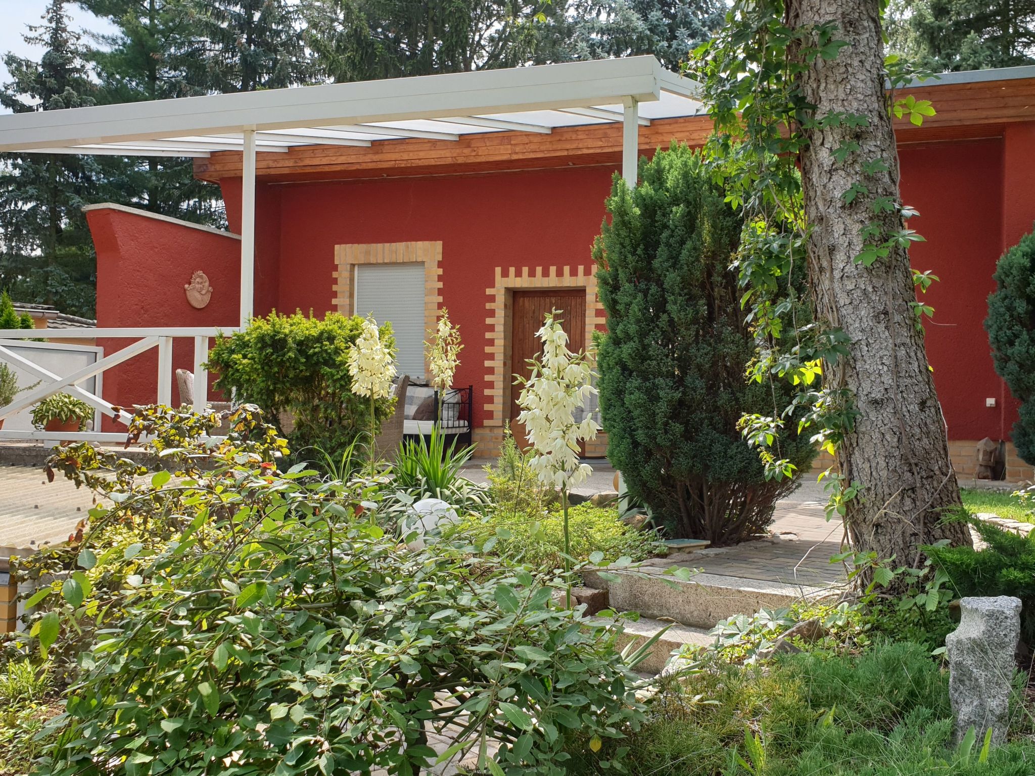 Mit Garten, Grill und Terrasse-Inside