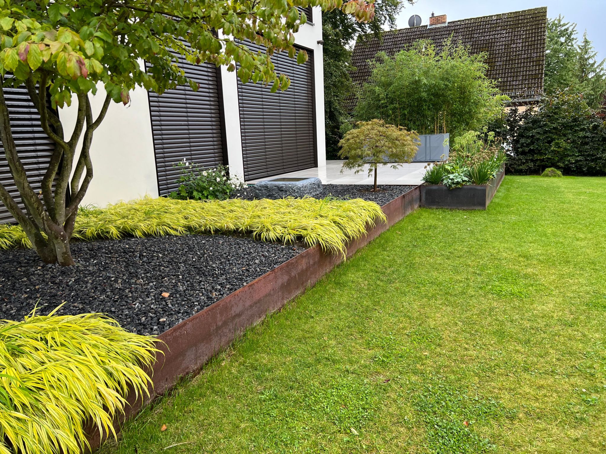 Modernes Einfamilienhaus-Draußen