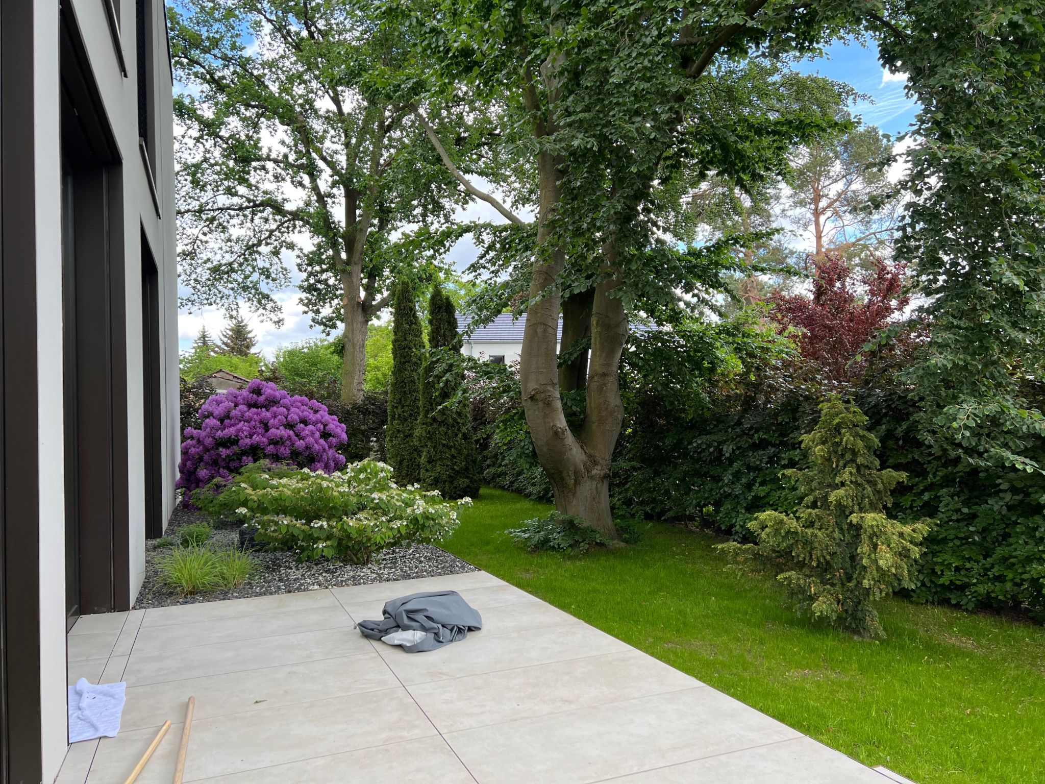 Modernes Einfamilienhaus-Draußen