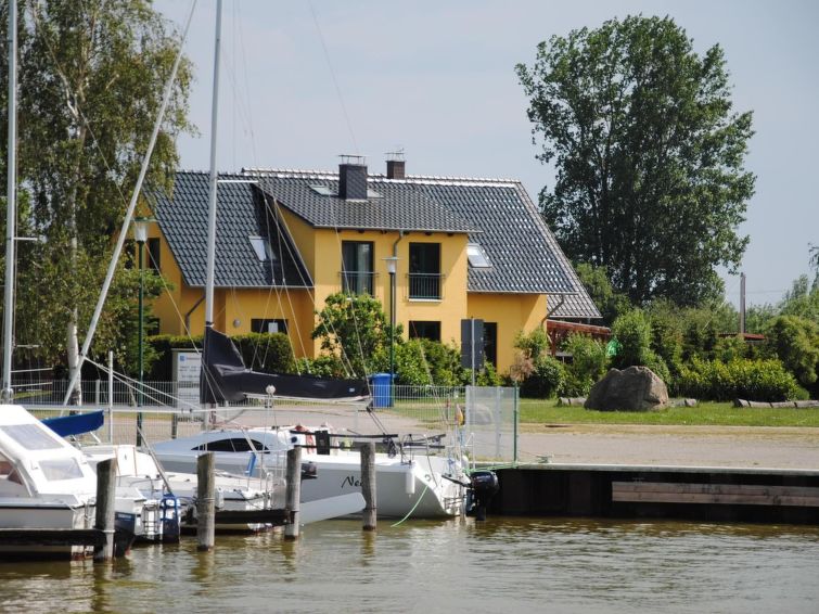 6-persoons vakantiehuis met sauna aan het meer in Neuendorf in Neuendorf