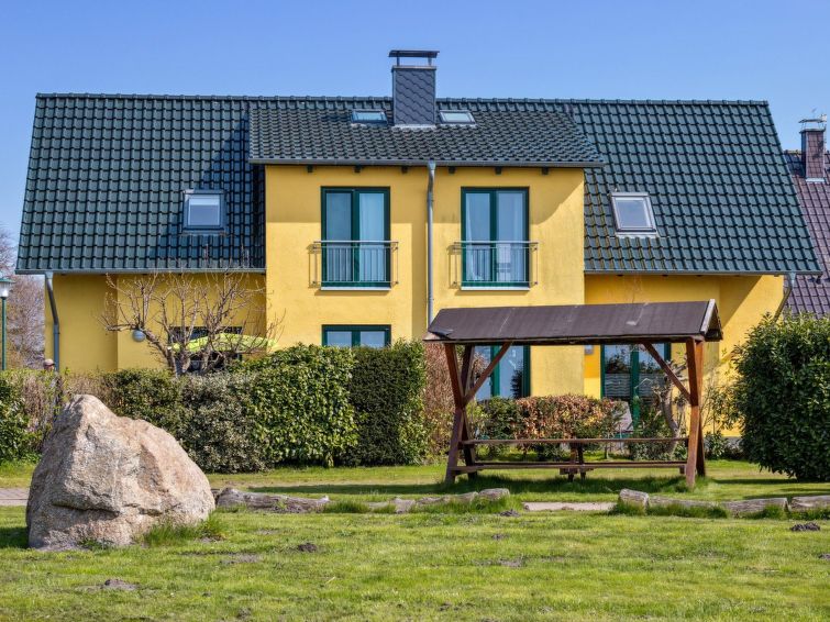 Vakantiehuis aan het meer in Neuendorf met sauna en open haard in Neuendorf