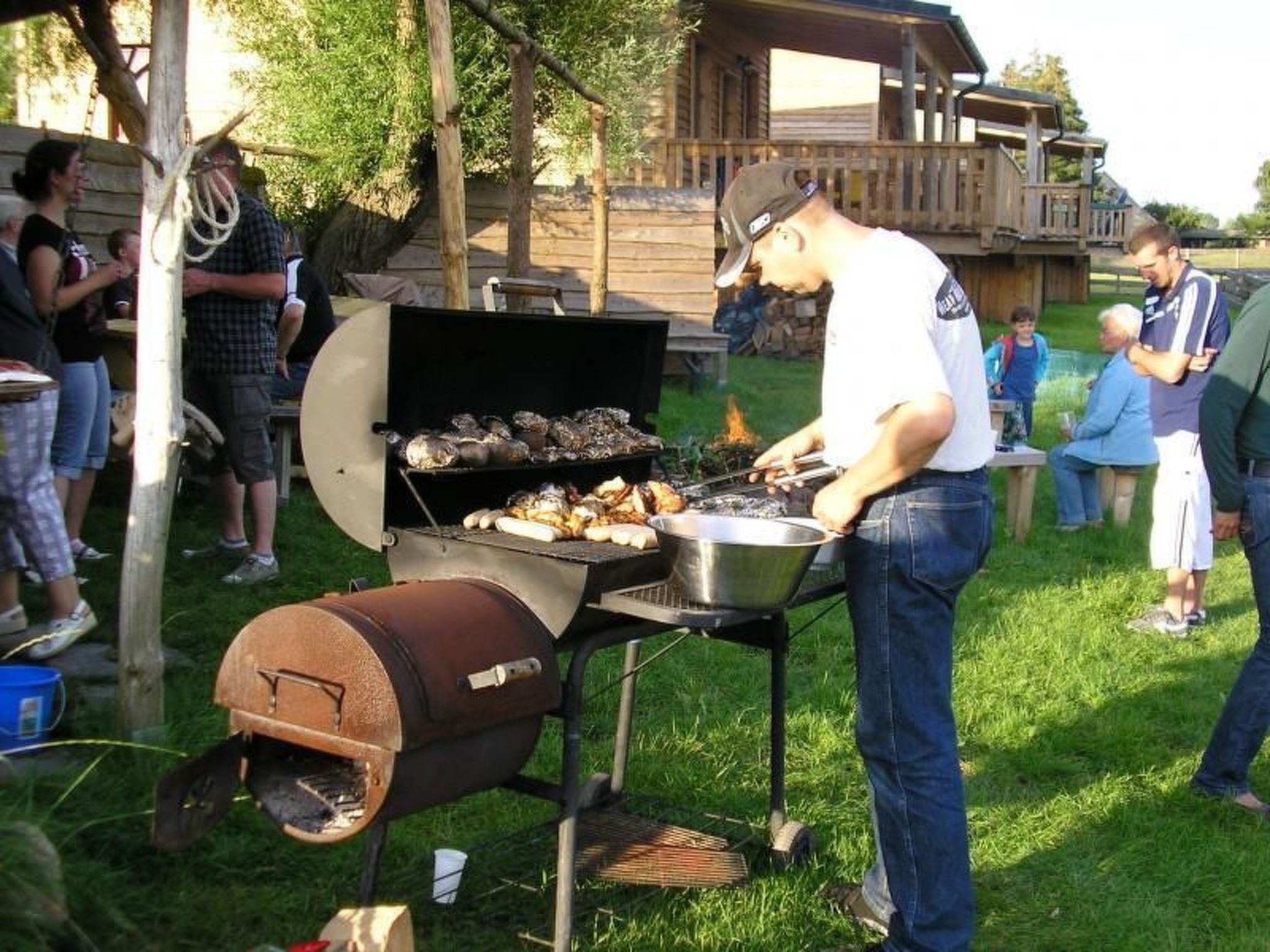 Rustikales Holzferienhaus mit großer Terrasse-Binnen