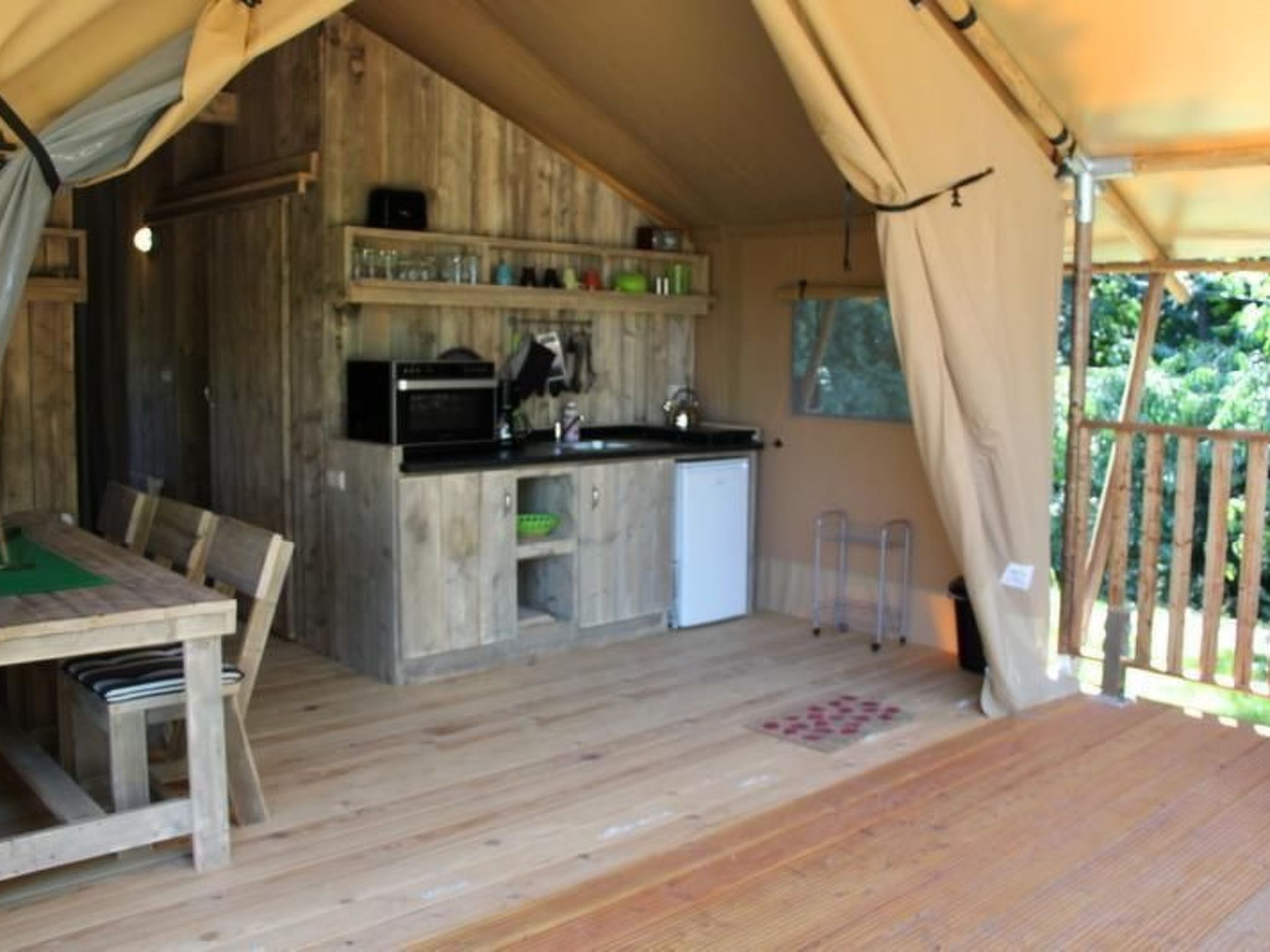 Safarizelt in Hohenlychen mit Garten und Grill-Dedans