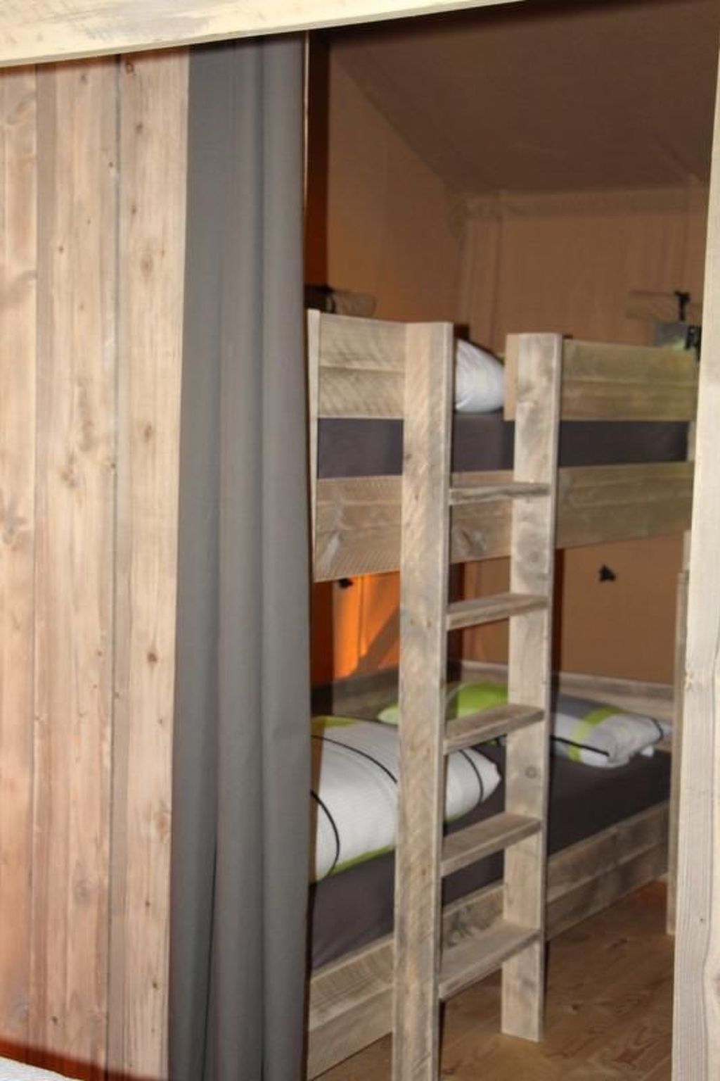 Safarizelt in Hohenlychen mit Garten und Grill-Dedans