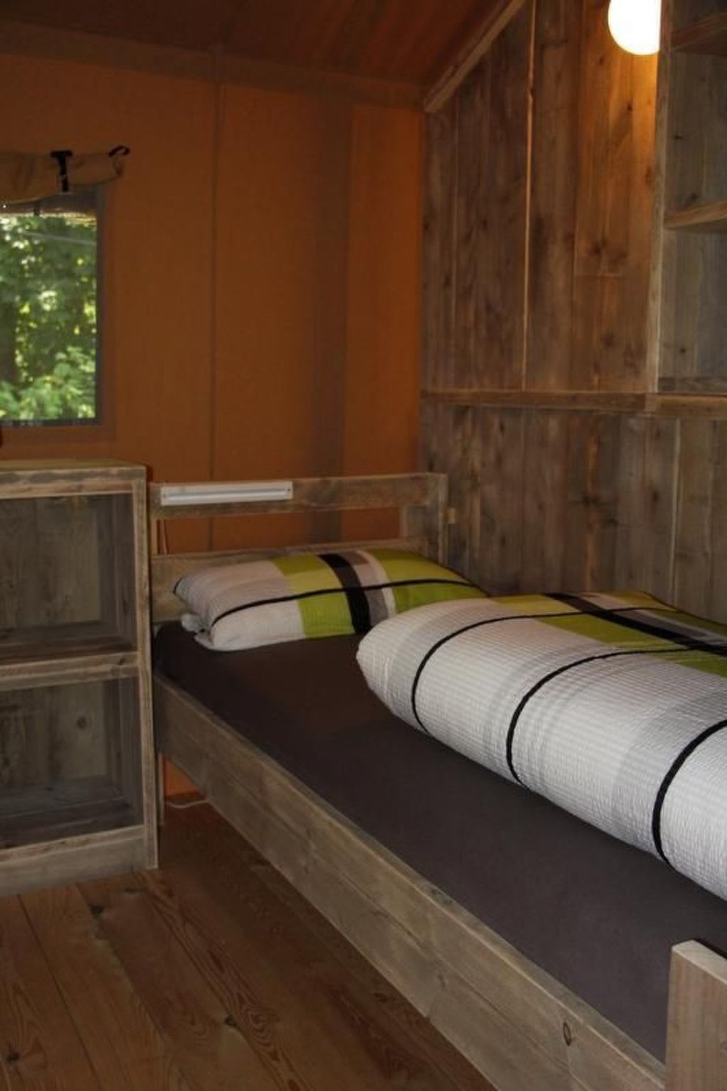 Safarizelt in Hohenlychen mit Garten und Grill-Dedans