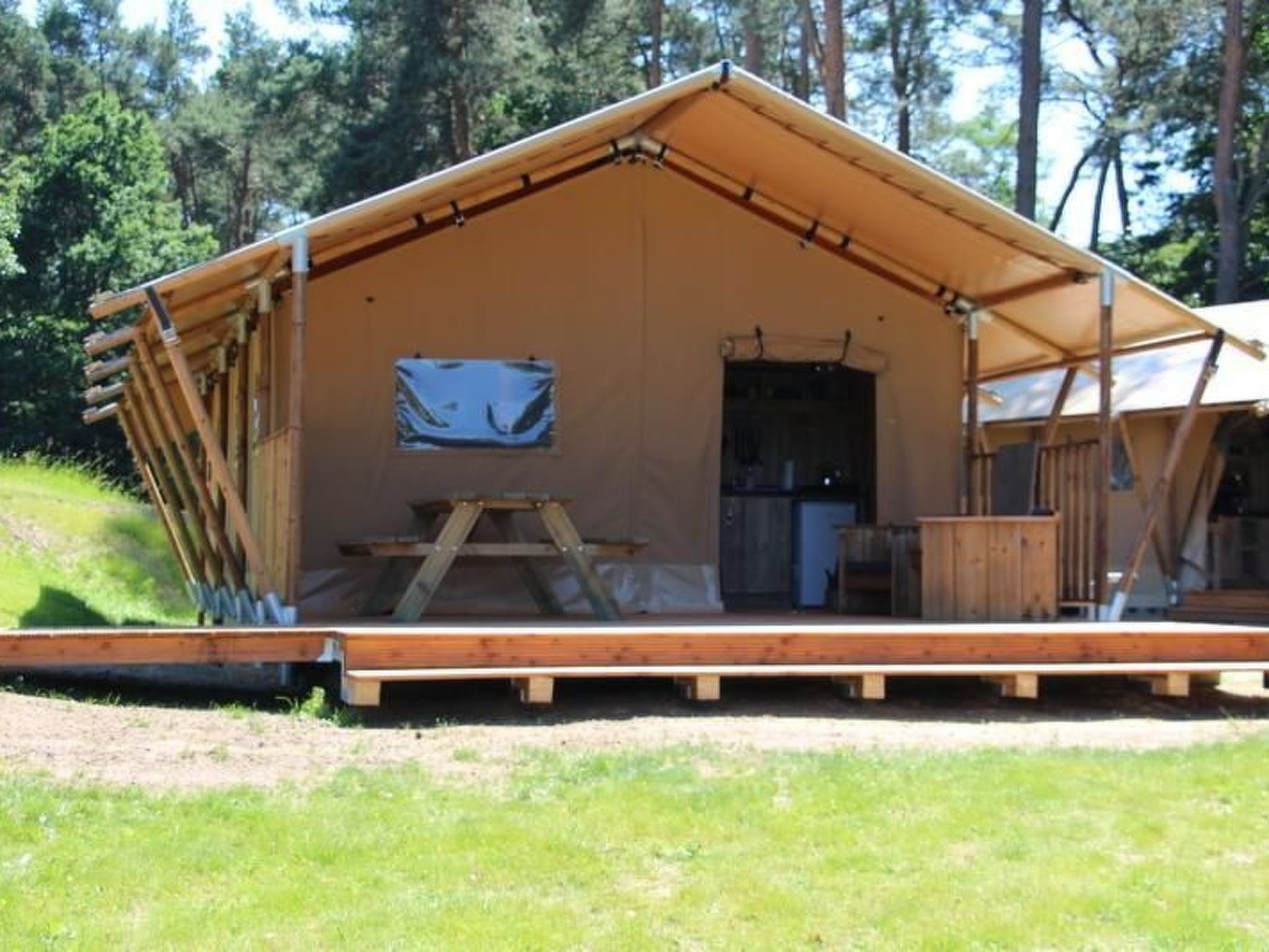 Safarizelt in Hohenlychen mit Garten und Grill-Dedans