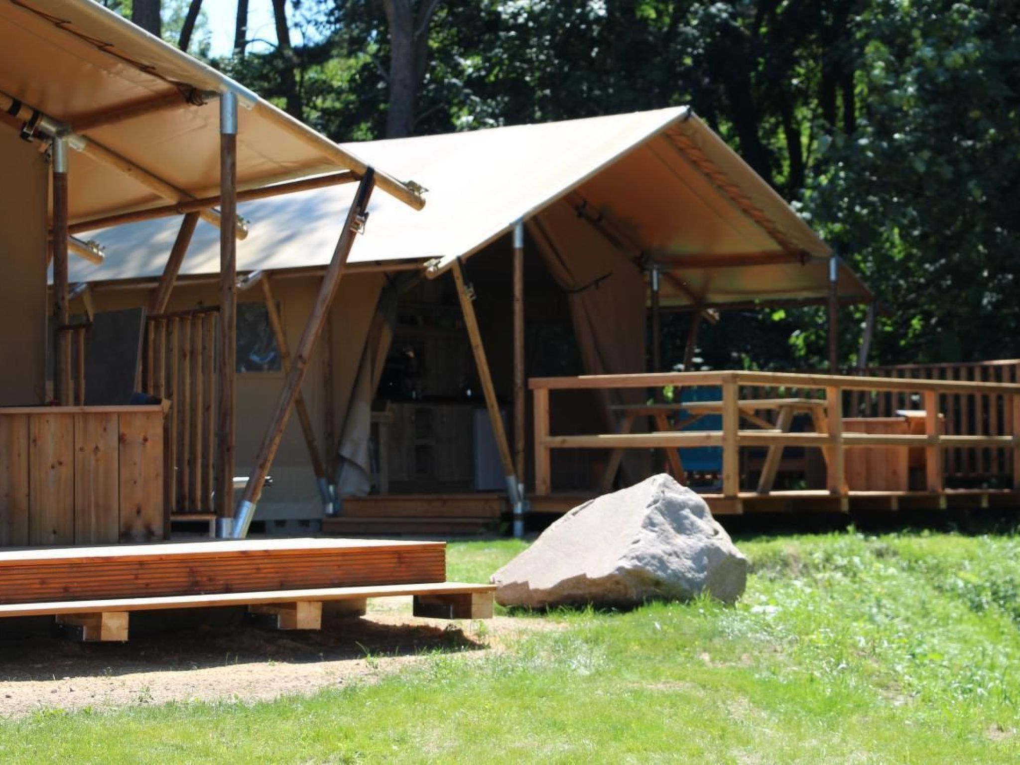 Gemütliches Safarizelt mit Grill und Garten-Drinnen