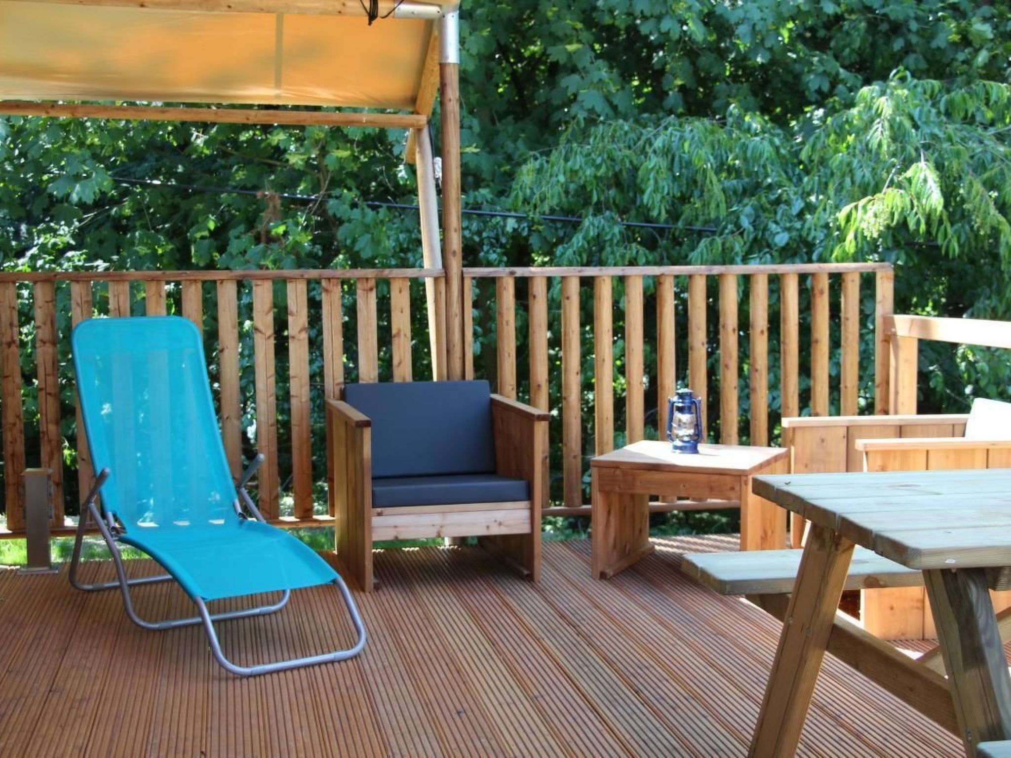 Gemütliches Safarizelt mit Grill und Garten-Drinnen