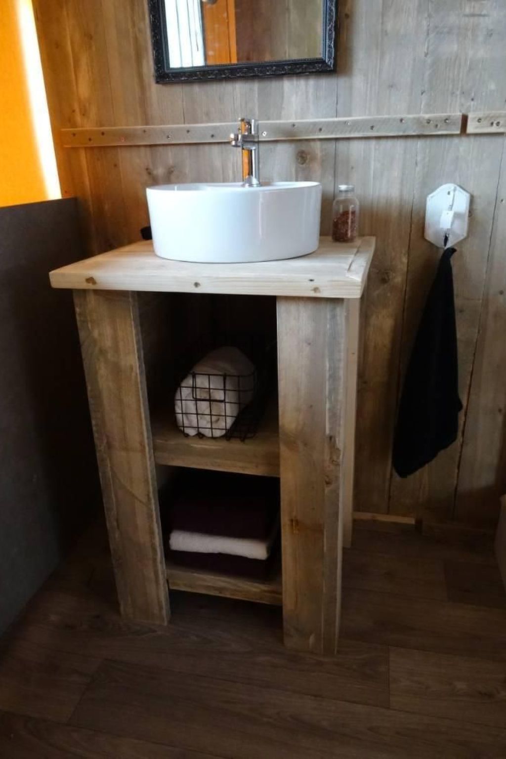 Gemütliches Safarizelt mit Grill und Garten-Drinnen