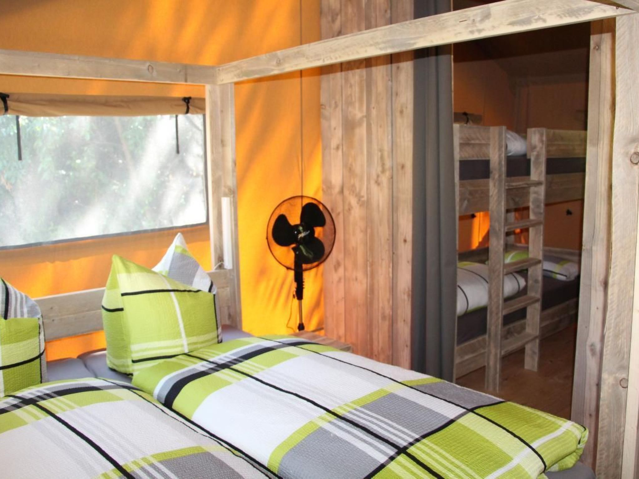 Gemütliches Safarizelt mit Grill und Garten-Drinnen