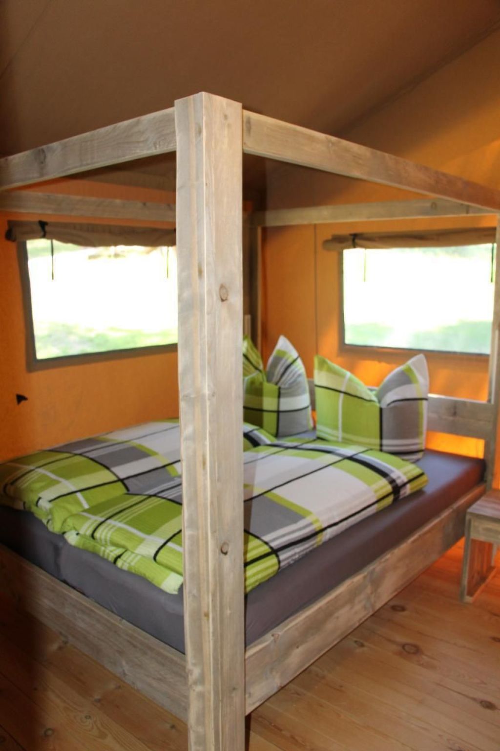 Gemütliches Safarizelt mit Grill und Garten-Drinnen