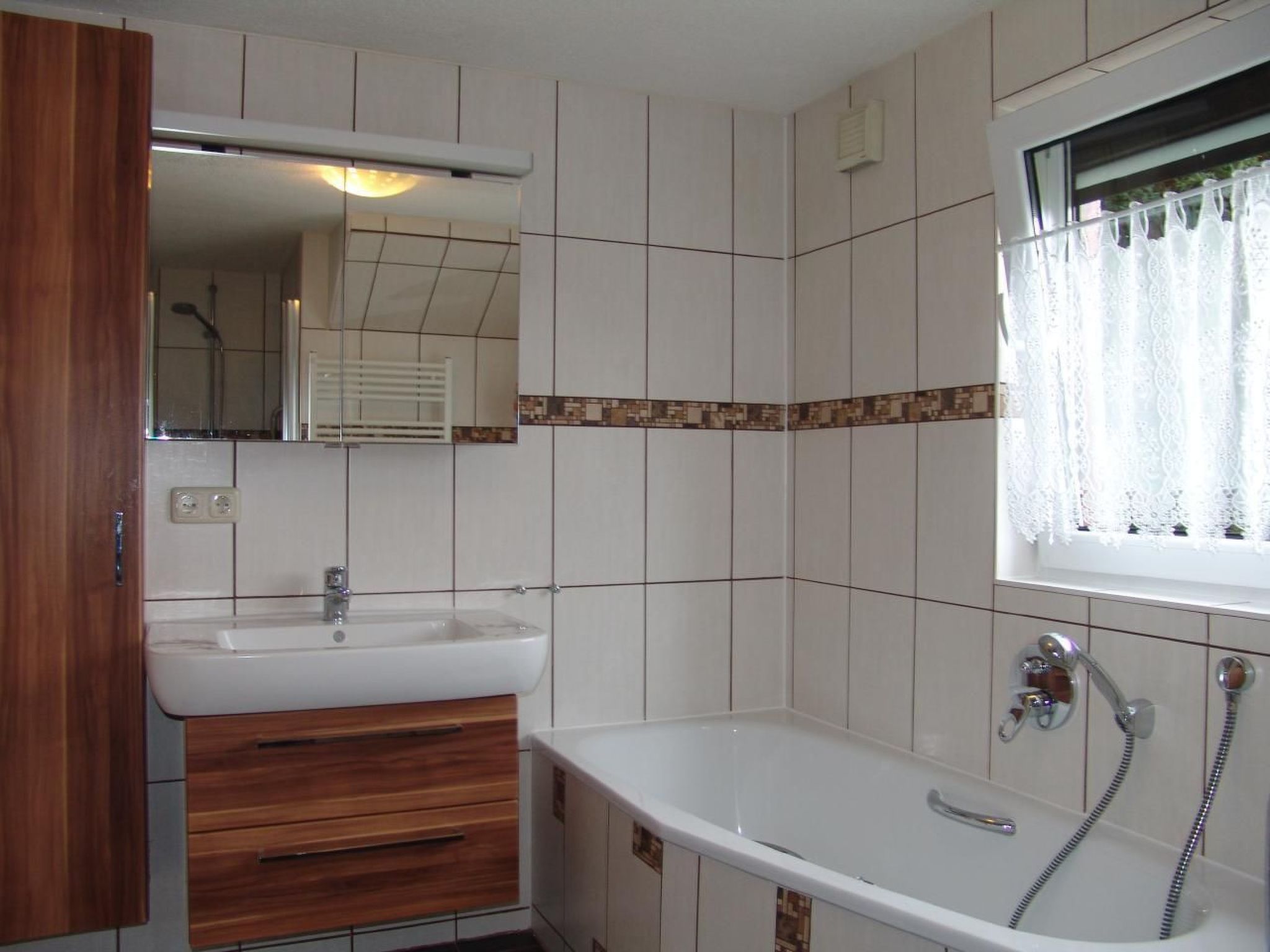 Uns Oellernhuus-Dedans