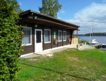 Knus houten huis direct aan het meer van Krakow am See - thumbnail 1