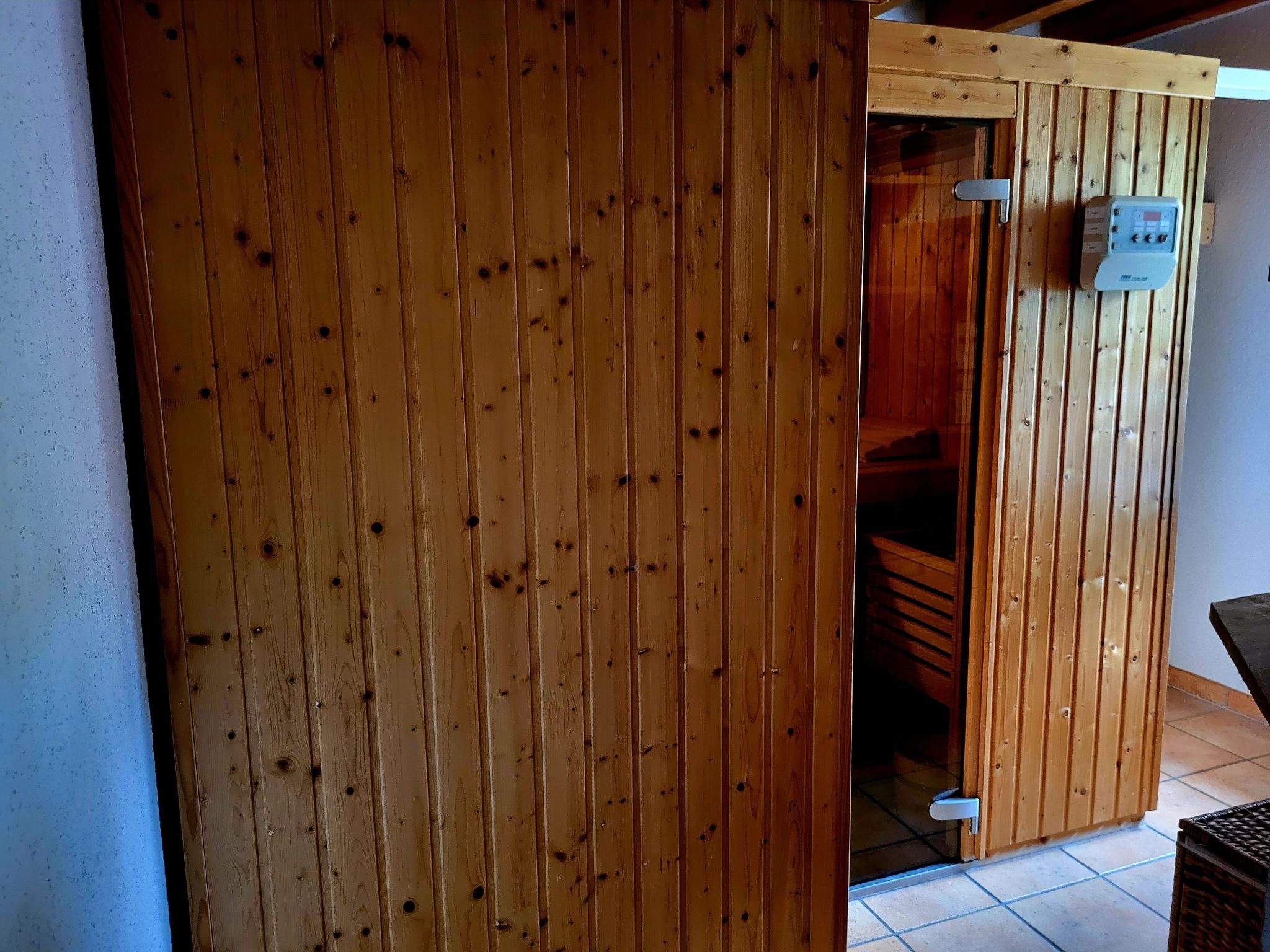 Wellnessparadies mit Sauna und Whirlpool-Image-tags.info