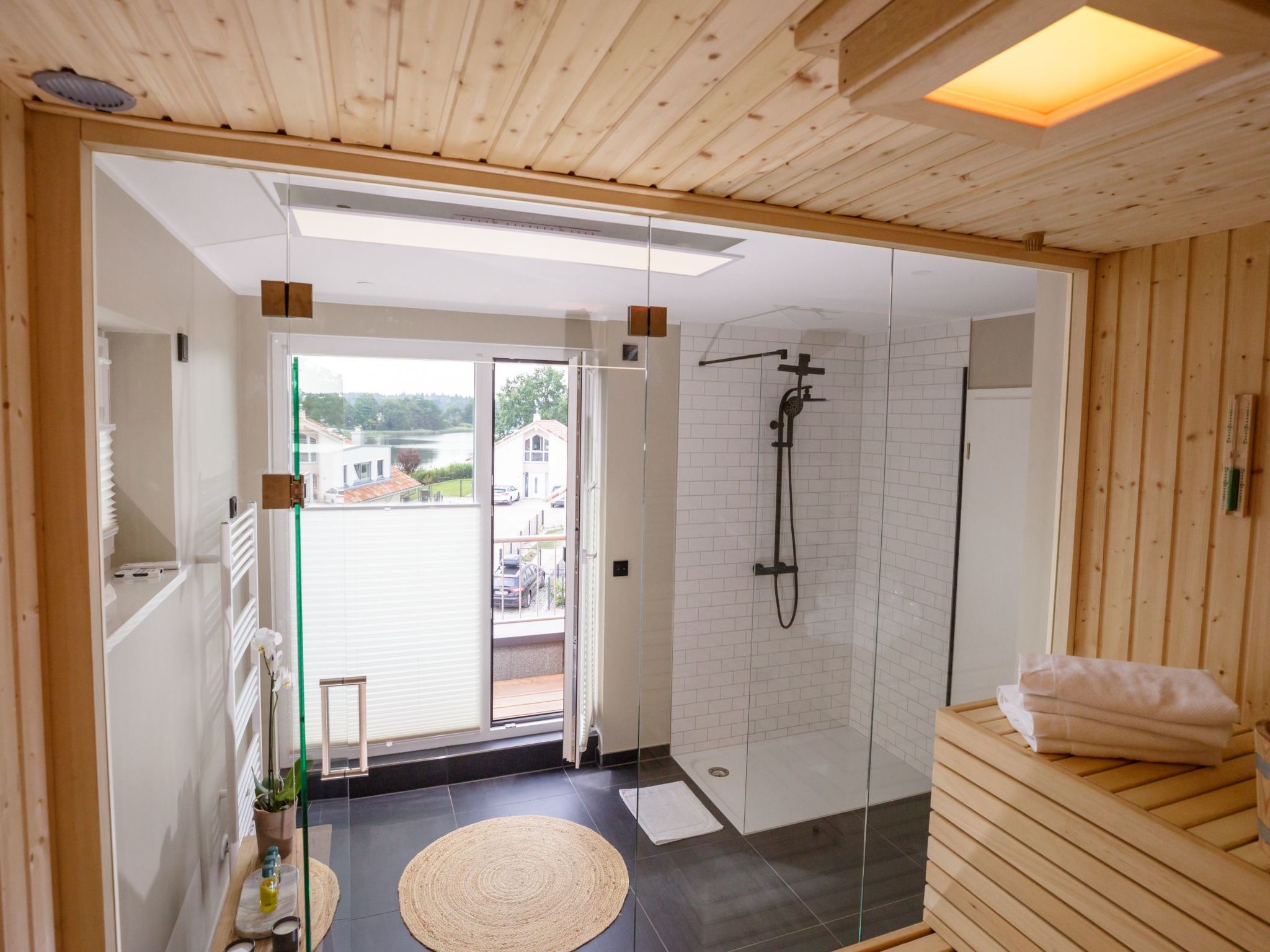 Modernes Ferienhaus mit Sauna, Seeblick, Dachterrasse und Garten-Image-tags.info