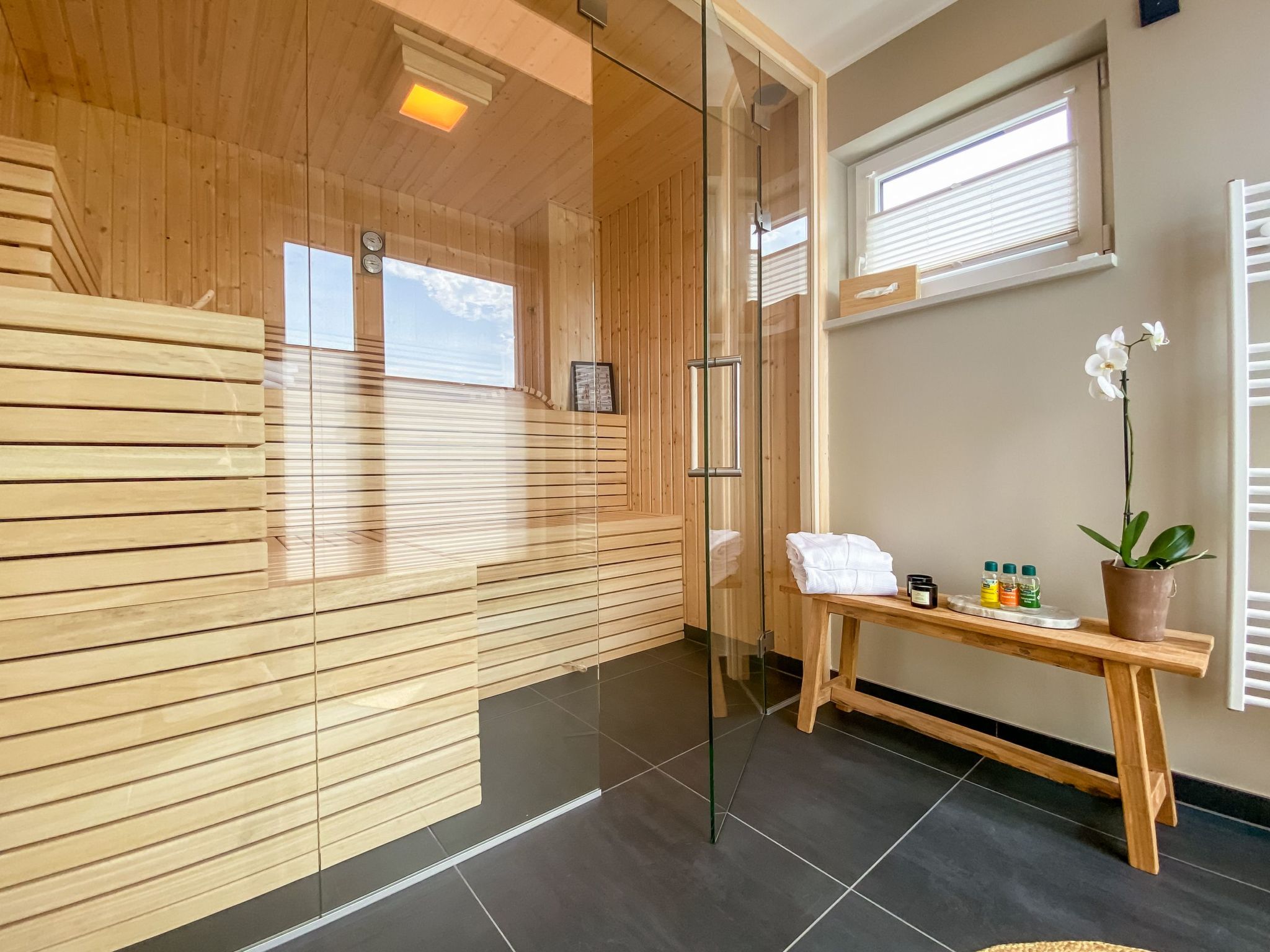 Modernes Ferienhaus mit Sauna, Seeblick, Dachterrasse und Garten-Image-tags.info