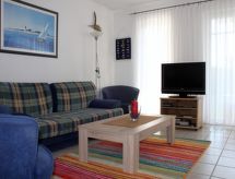 Strandnahe Wohnung mit Terrasse und Parkplatz