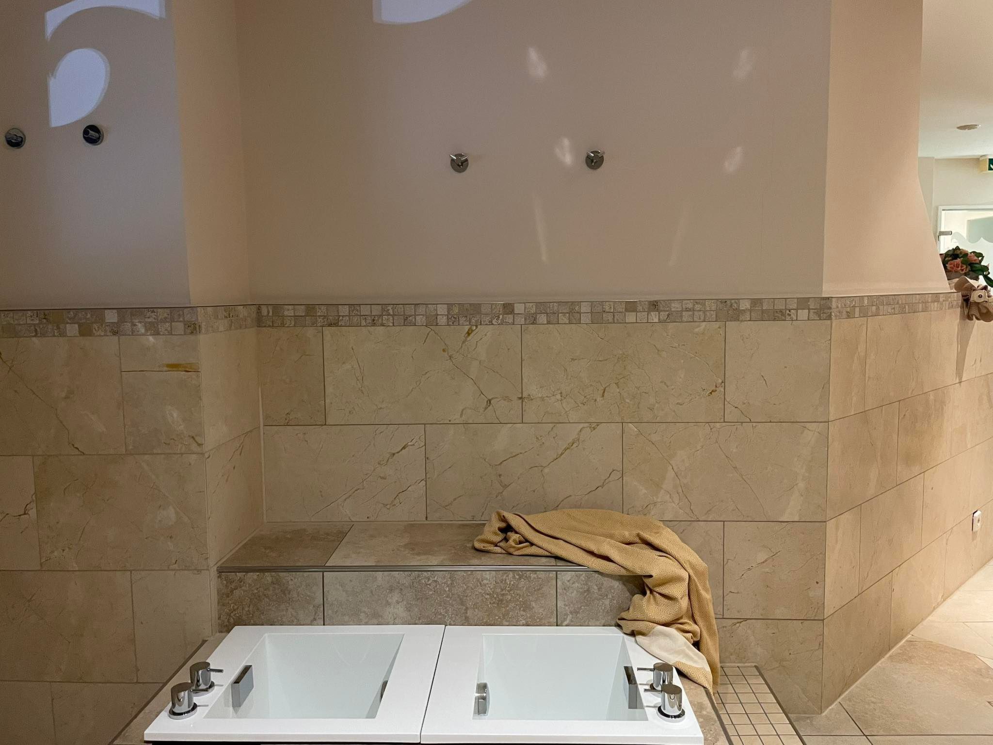 Helle Ferienwohnung mit Wellnesslandschaft-Binnen