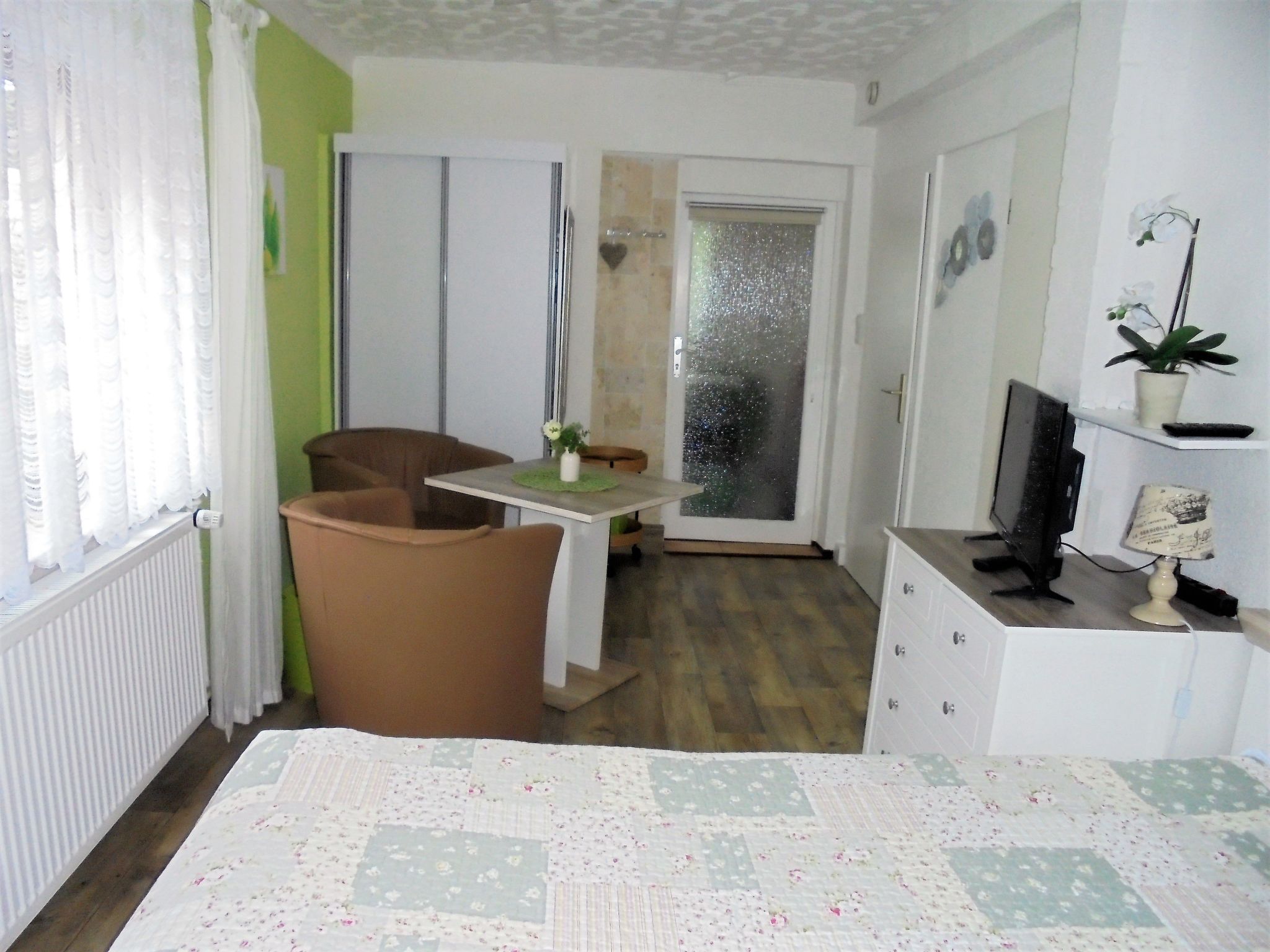 Kleine Ferienwohnung mit Garten und Terrasse-Binnen