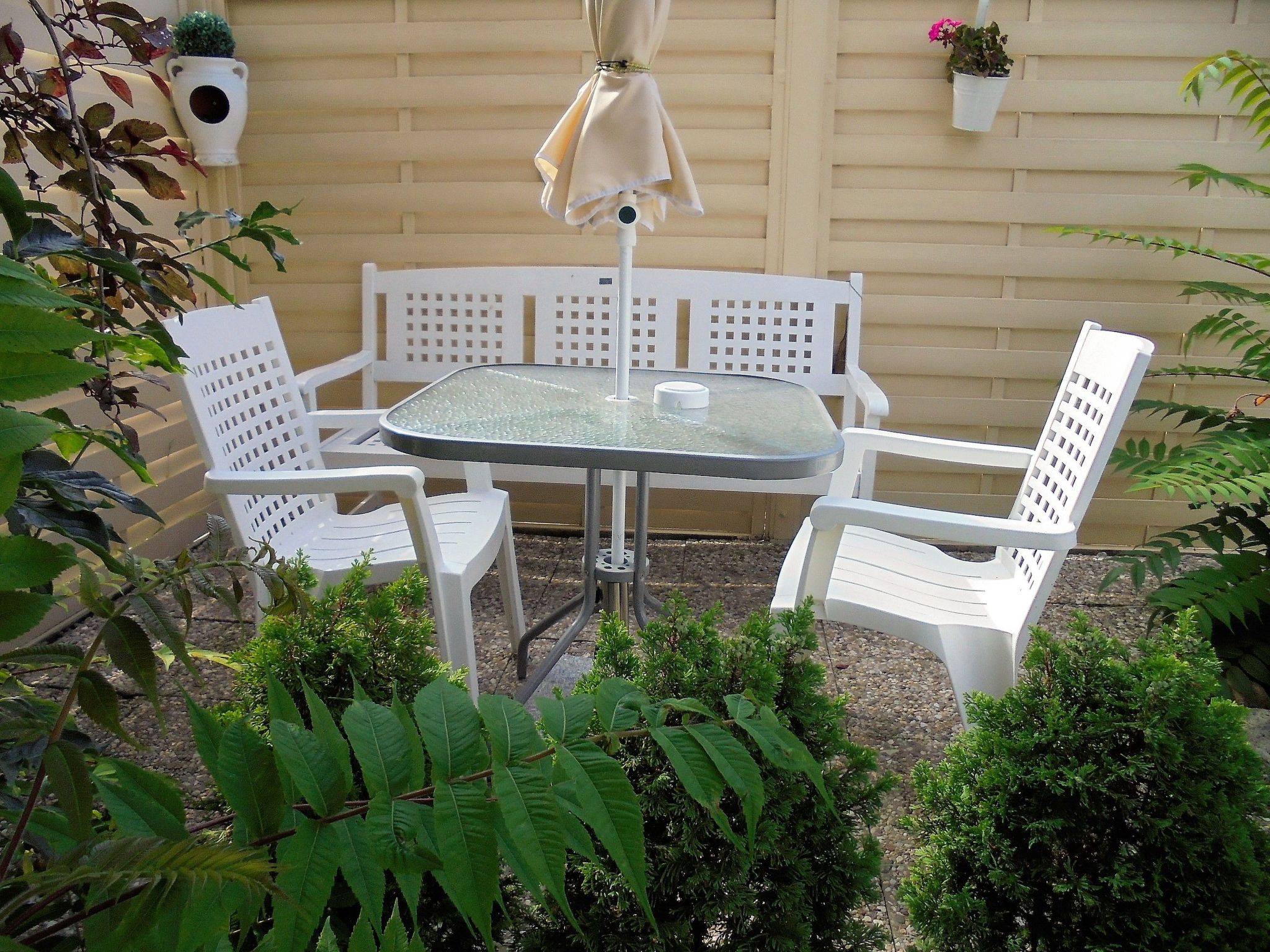 Kleine Ferienwohnung mit Garten und Terrasse-Binnen