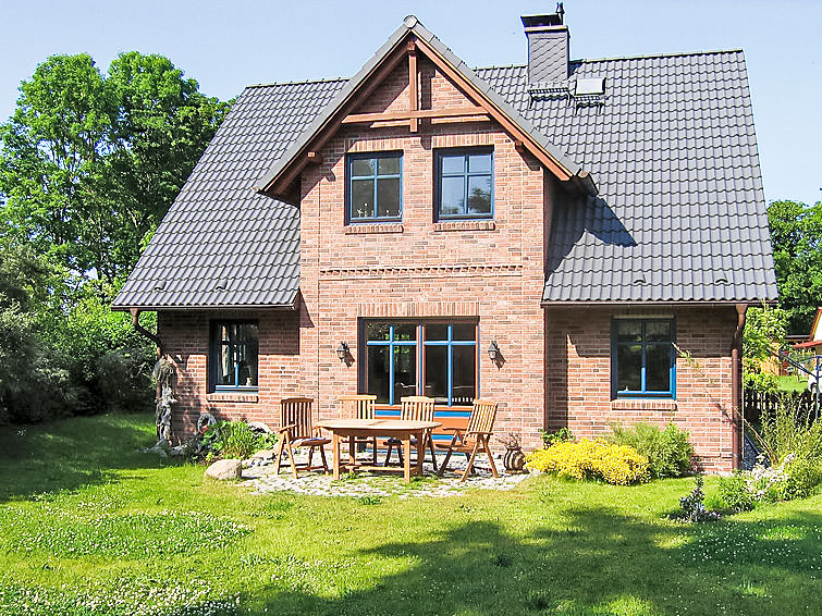 HOLIDAY HOUSE ARKONA