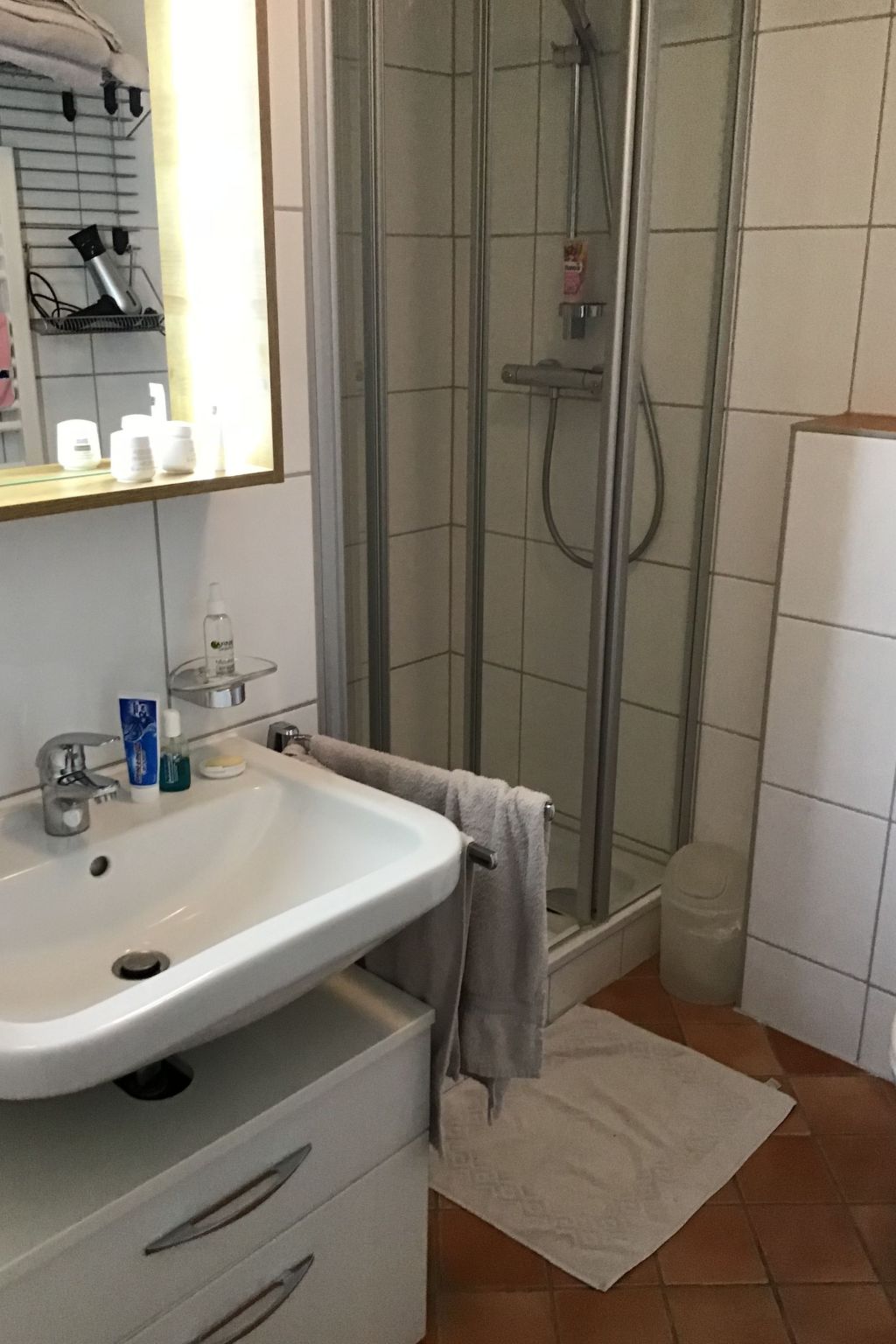 Schöne Wohnung mit Seeblick und drei Balkonen-Binnen