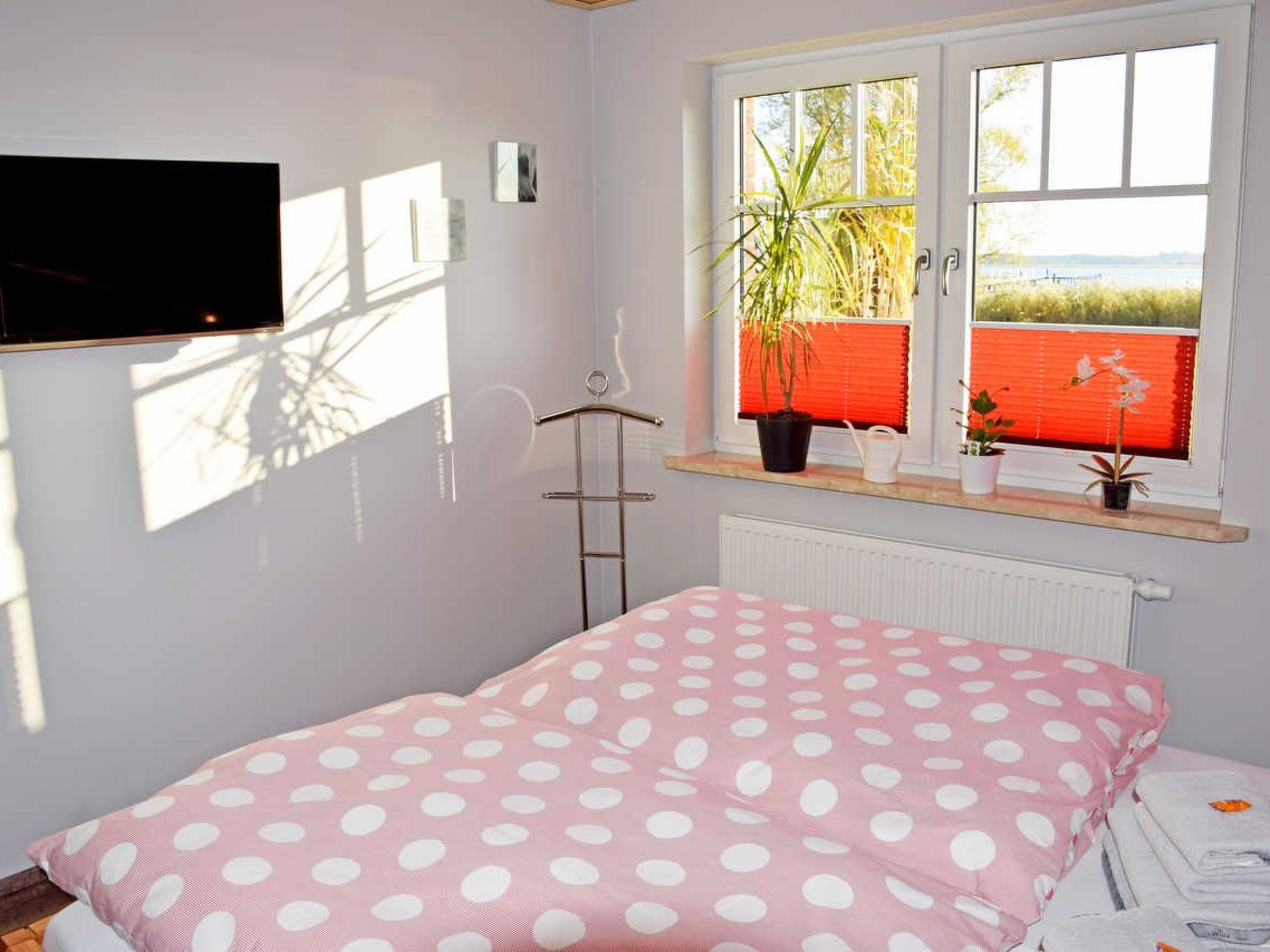 Ferienbungalow mit Terrasse und Seeblick in Sellin-Binnen