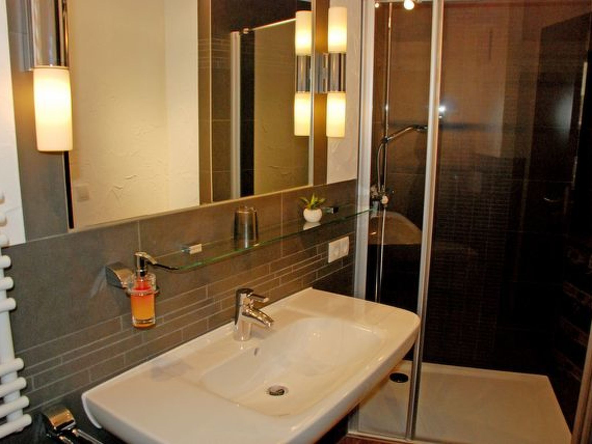 Ferienbungalow mit Terrasse und Seeblick in Sellin-Binnen