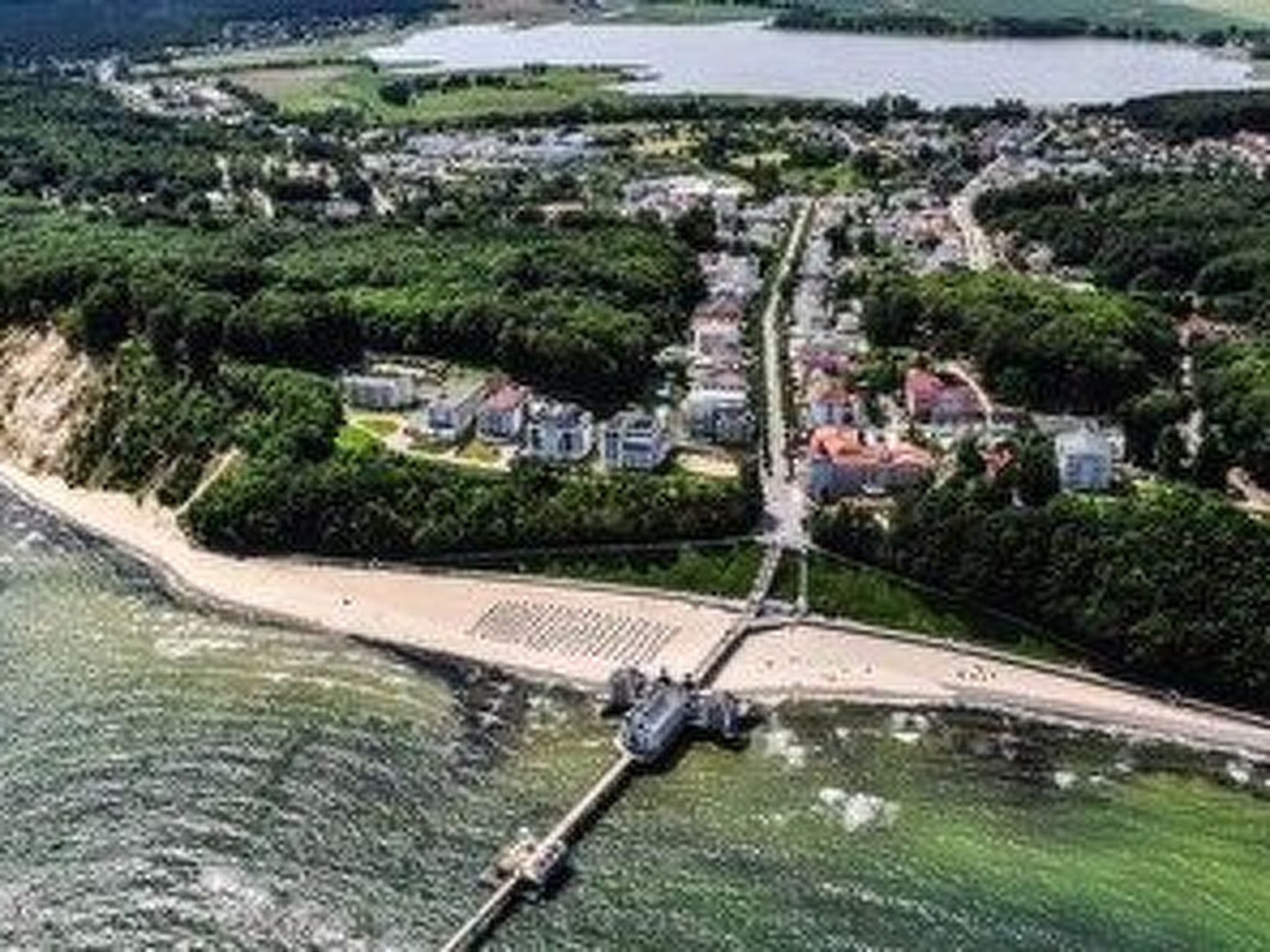 Ferienbungalow mit Terrasse und Seeblick in Sellin-Binnen