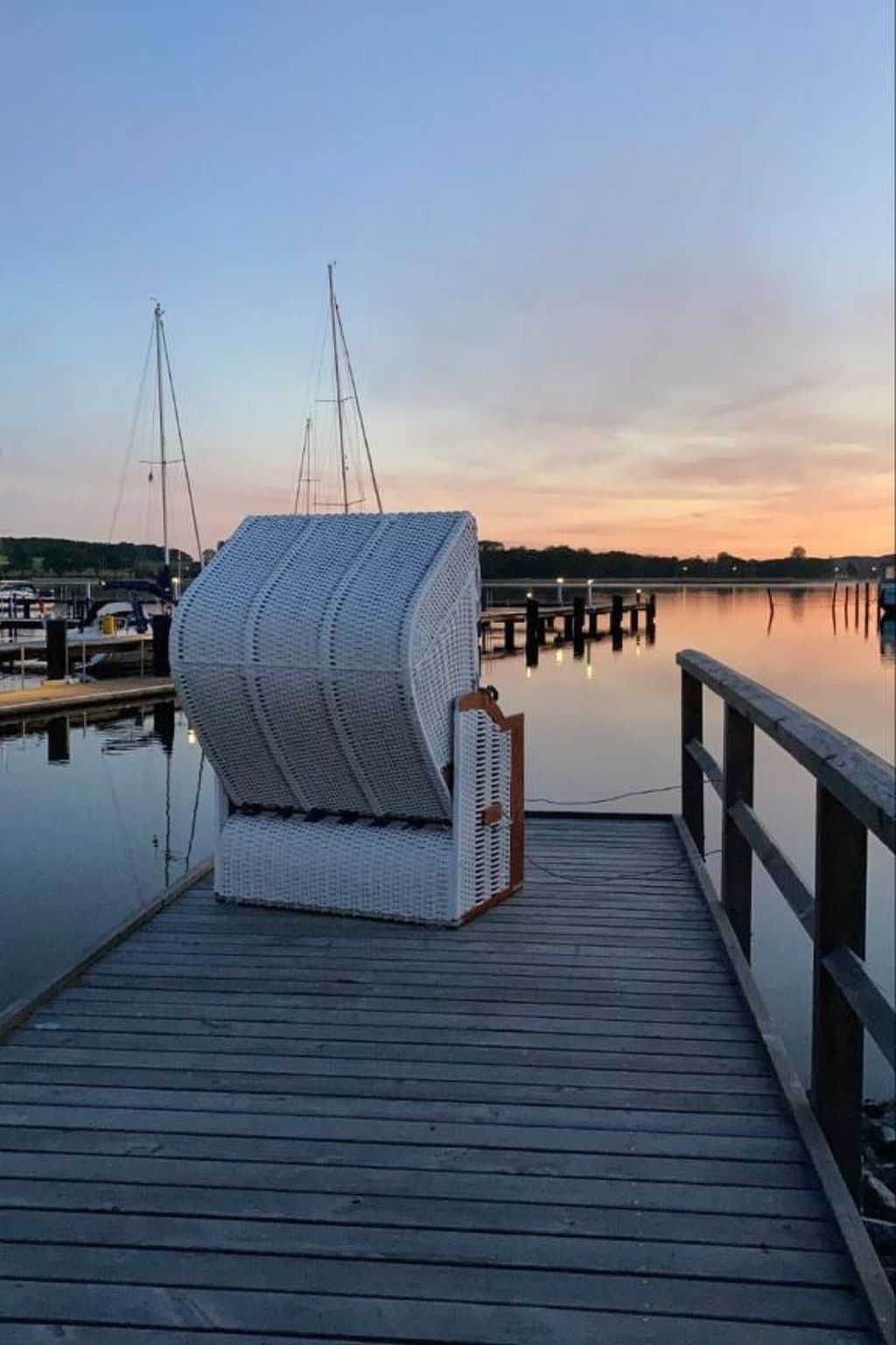 Ferienbungalow mit Terrasse und Seeblick in Sellin-Binnen