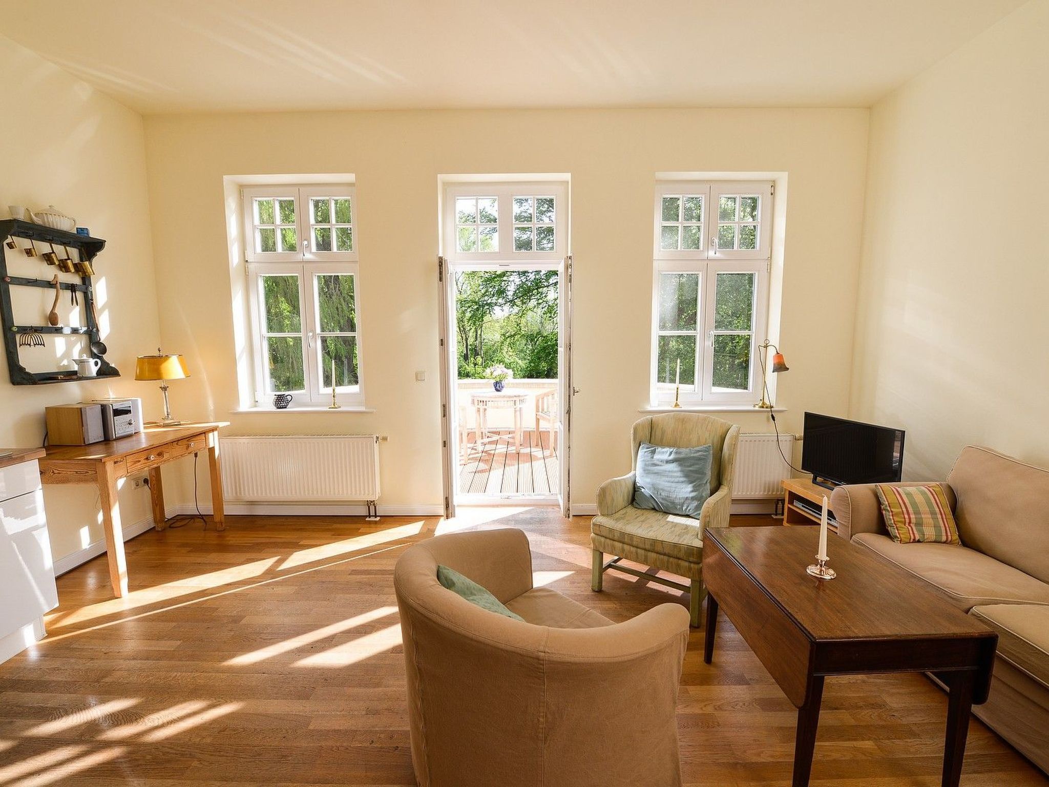 De vakantiewoning nr. 7 bevindt zich op de tweede verdieping van het herenhuis. De woning voor maximaal 2 personen en een oppervlakte van 57 m² is gezellig en met liefde voor het detail ingericht en ..
