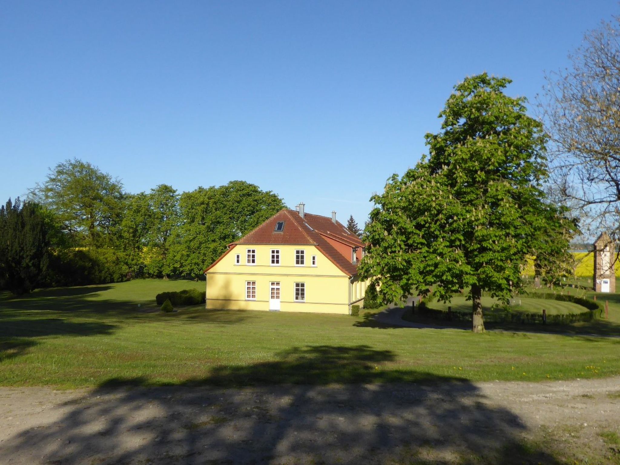 Parterre WEST-Draußen