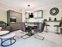 Rustiek appartement op 300 meter van het zandstrand van Glowe - thumbnail 1