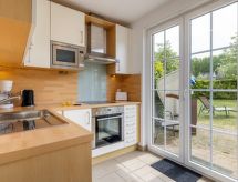 Vrijstaand vakantiehuis Fischerhus met sauna en tuin op 770m van zee in Glowe - thumbnail 3
