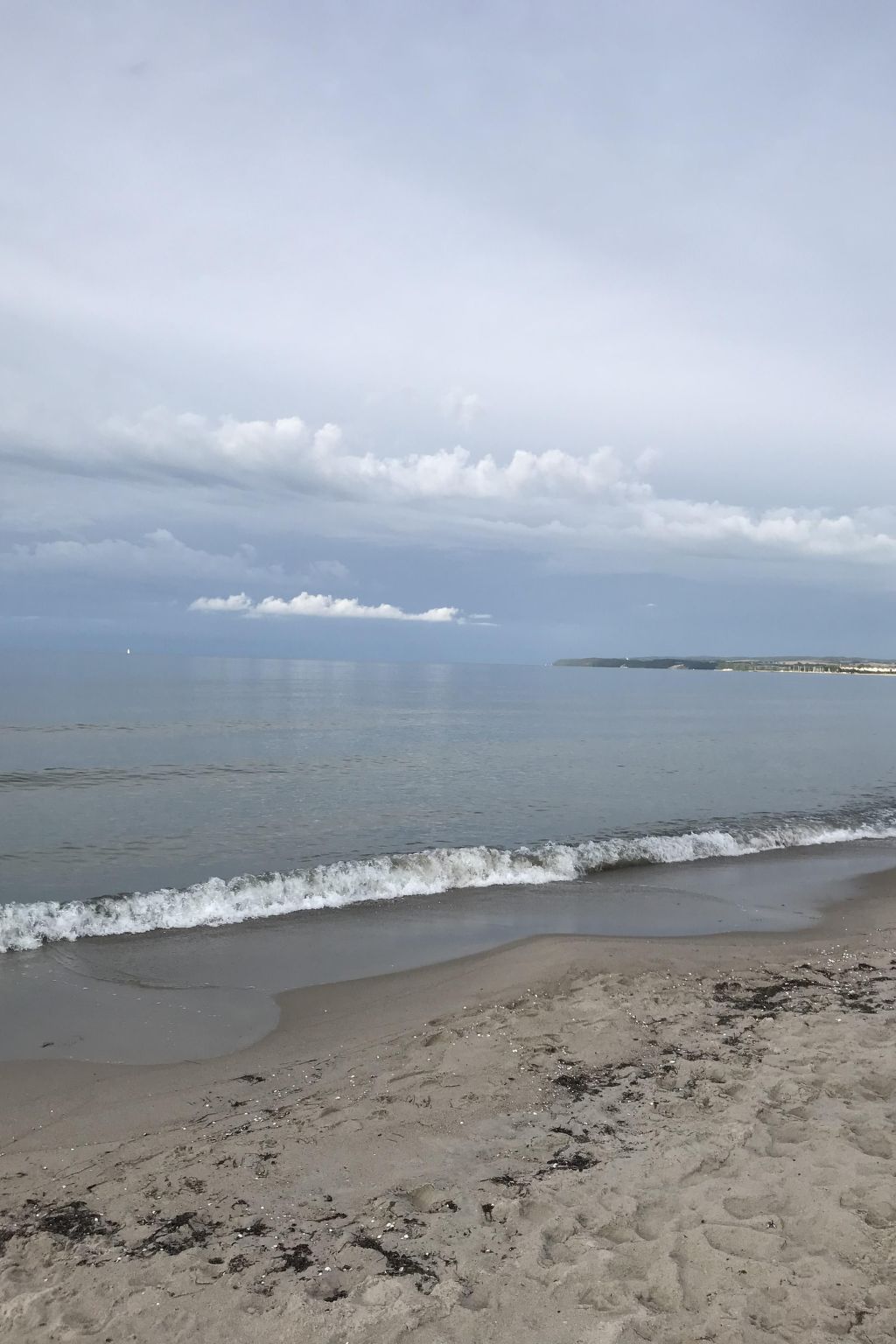 Discover our charming holiday home for two in Neddesitz on Rügen, where the beauty of the Baltic Sea coast and the tranquillity of nature come together in perfect harmony. Surrounded by the calming a..