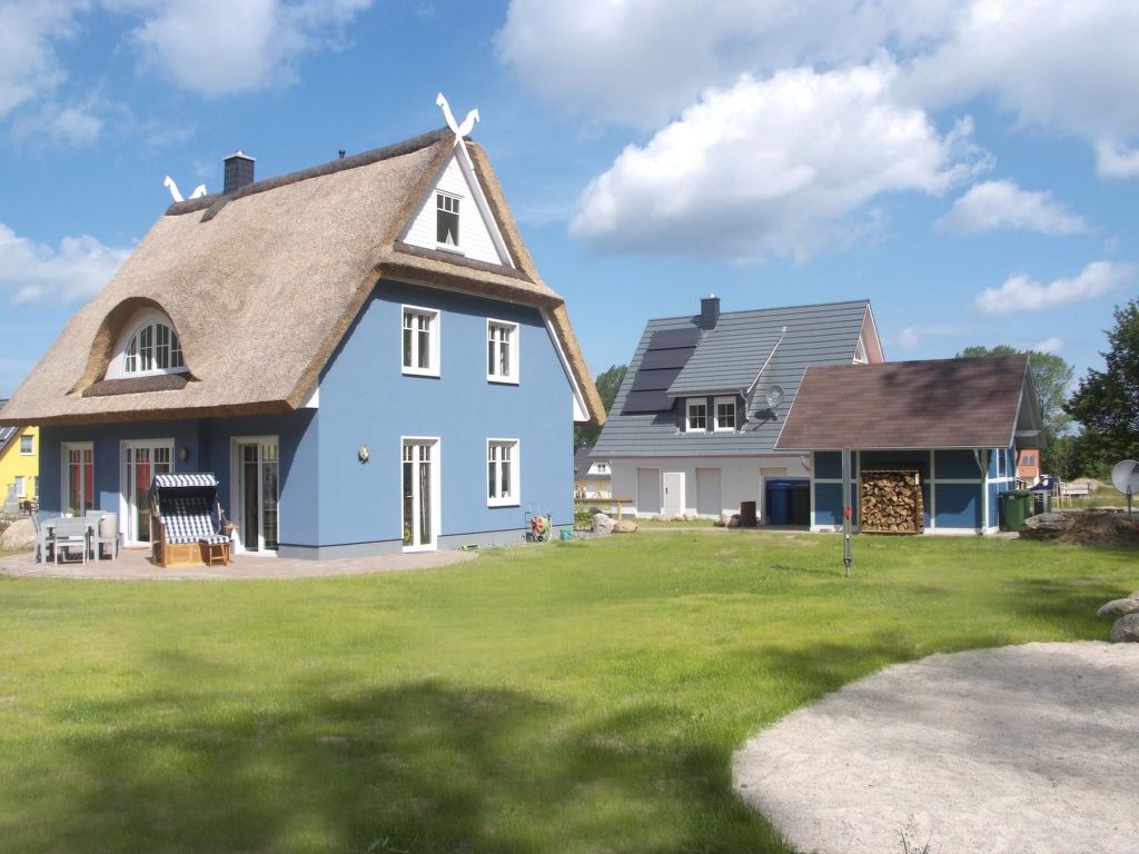 Feriehus Komfort Ferienhaus mit Sauna und Kamin, auf großem Waldgrundstück, in absoluter Glowe (5)