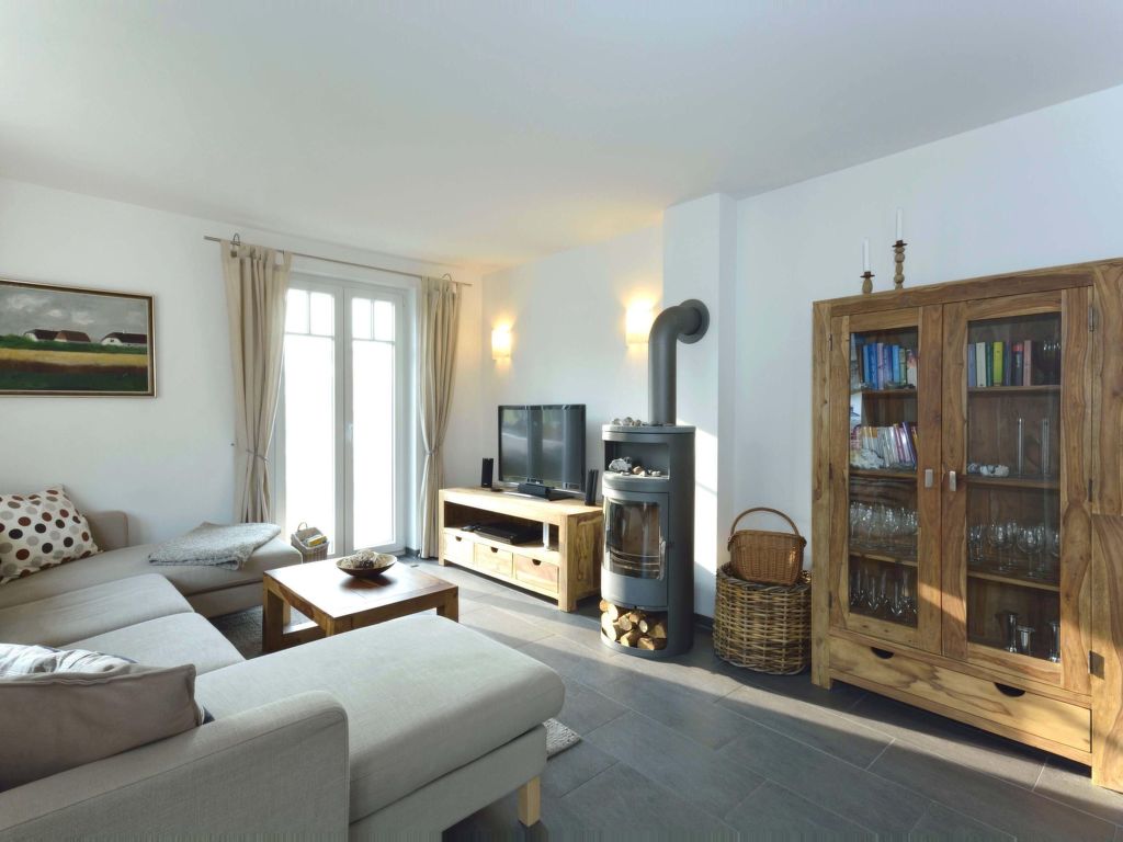 Feriehus Komfort Ferienhaus mit Sauna und Kamin, auf großem Waldgrundstück, in absoluter Glowe (8)