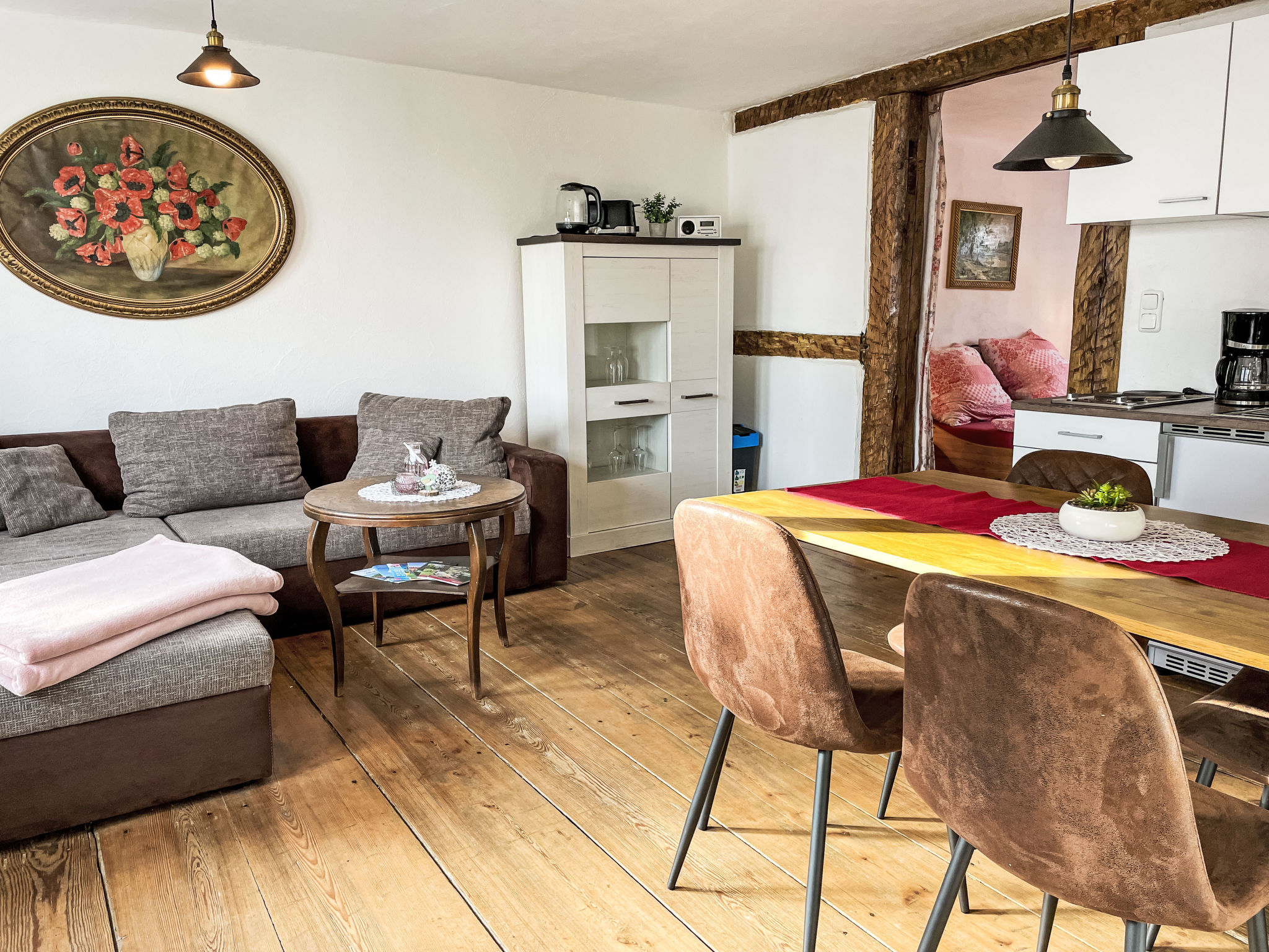 "Therese", appartement 2-kamers 40 m2 op de 1e verdieping. Rustiek en gezellig ingericht: woon-/eetkamer met eettafel en Sat-TV (Flatscreen TV). 1 kamer met 1 2-pers bed (180 cm, lengte 200 cm). Kookh..