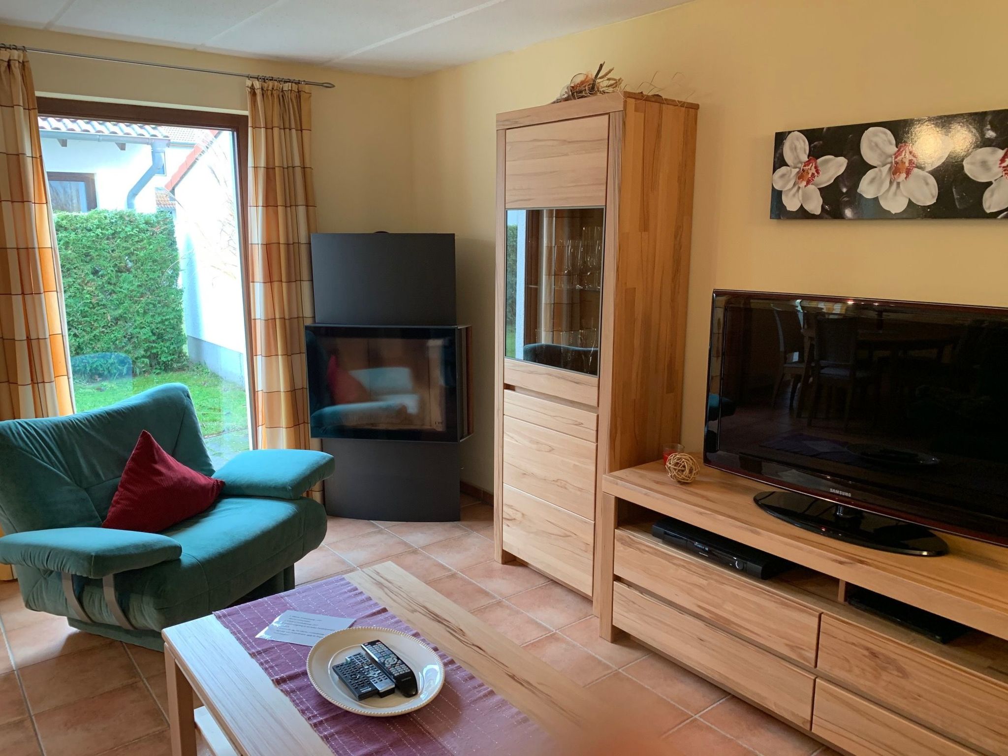 am Wasser mit Terrasse und Kaminofen